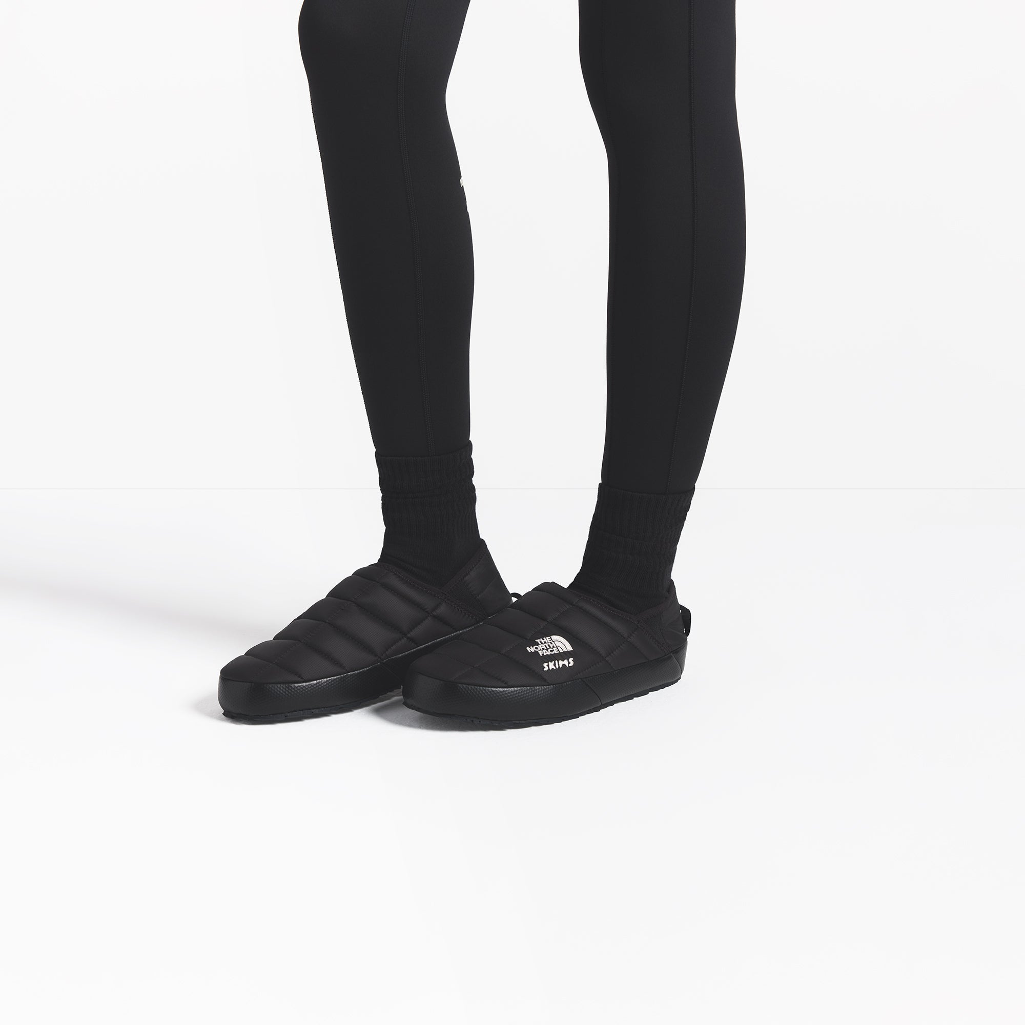 THE NORTH FACE X SKIMS THERMOBALL TRACTION MULE V | ONYX - Mind Türkiye