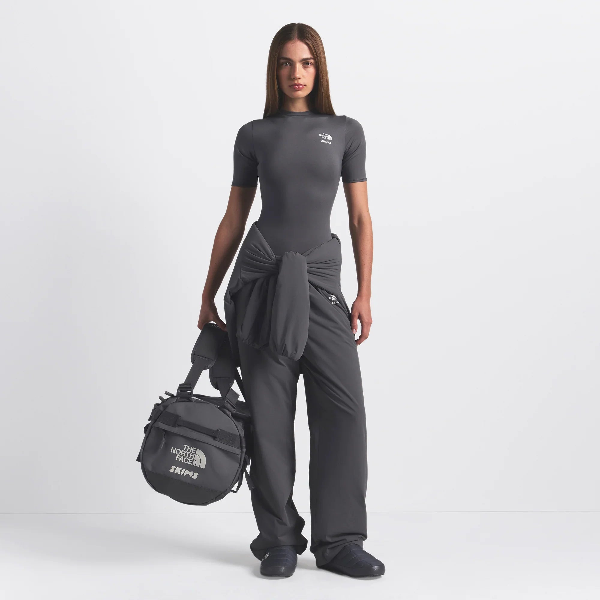 THE NORTH FACE X SKIMS SMALL BASE CAMP DUFFLE BAG | GUNMETAL - Mind Türkiye