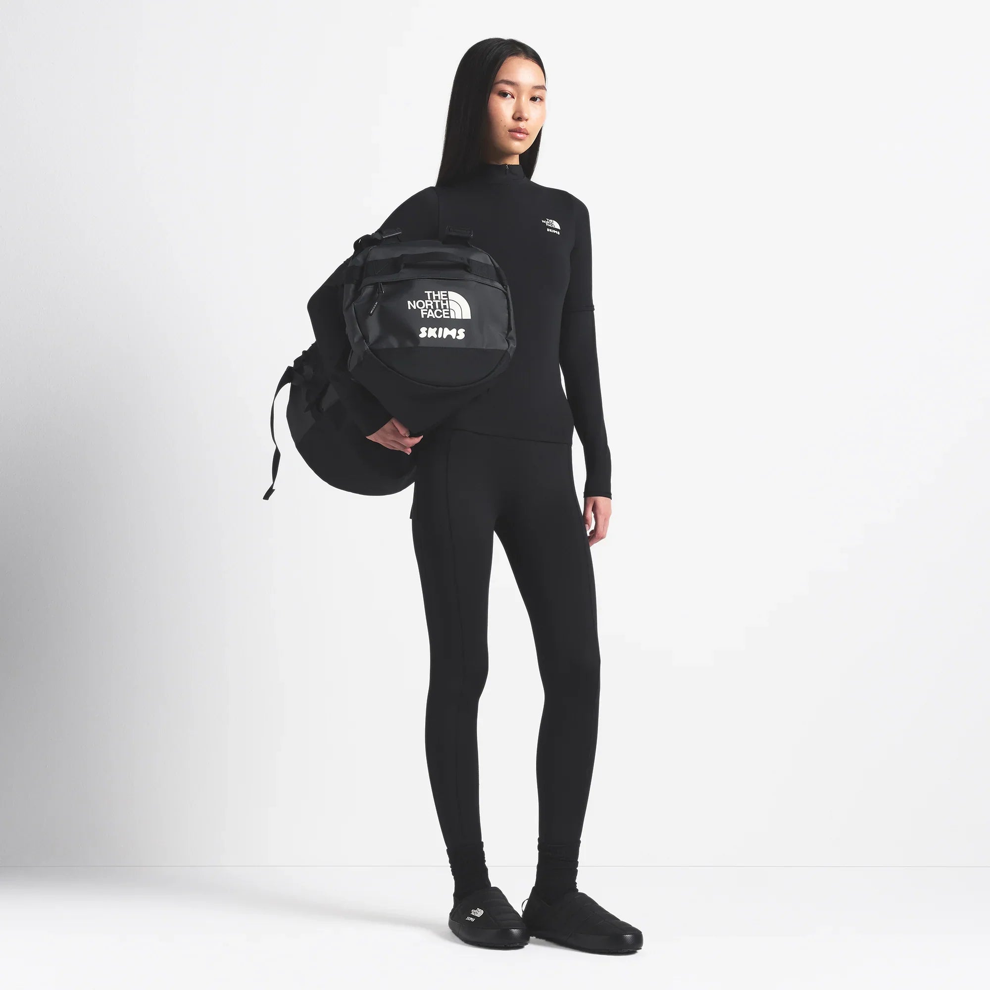THE NORTH FACE X SKIMS SMALL BASE CAMP DUFFLE BAG | ONYX - Mind Türkiye