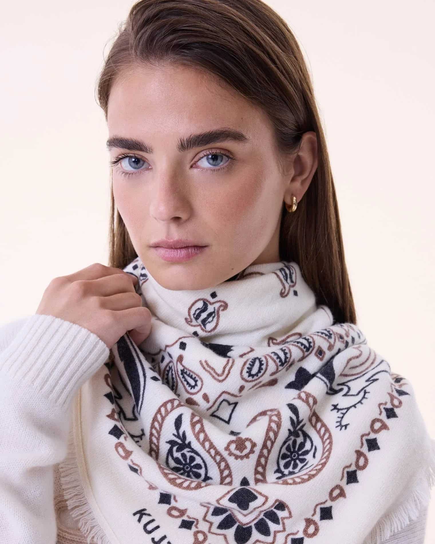 KUJTEN Large Bandana Hachiko Feather Bico White – Bandana - Mind Türkiye