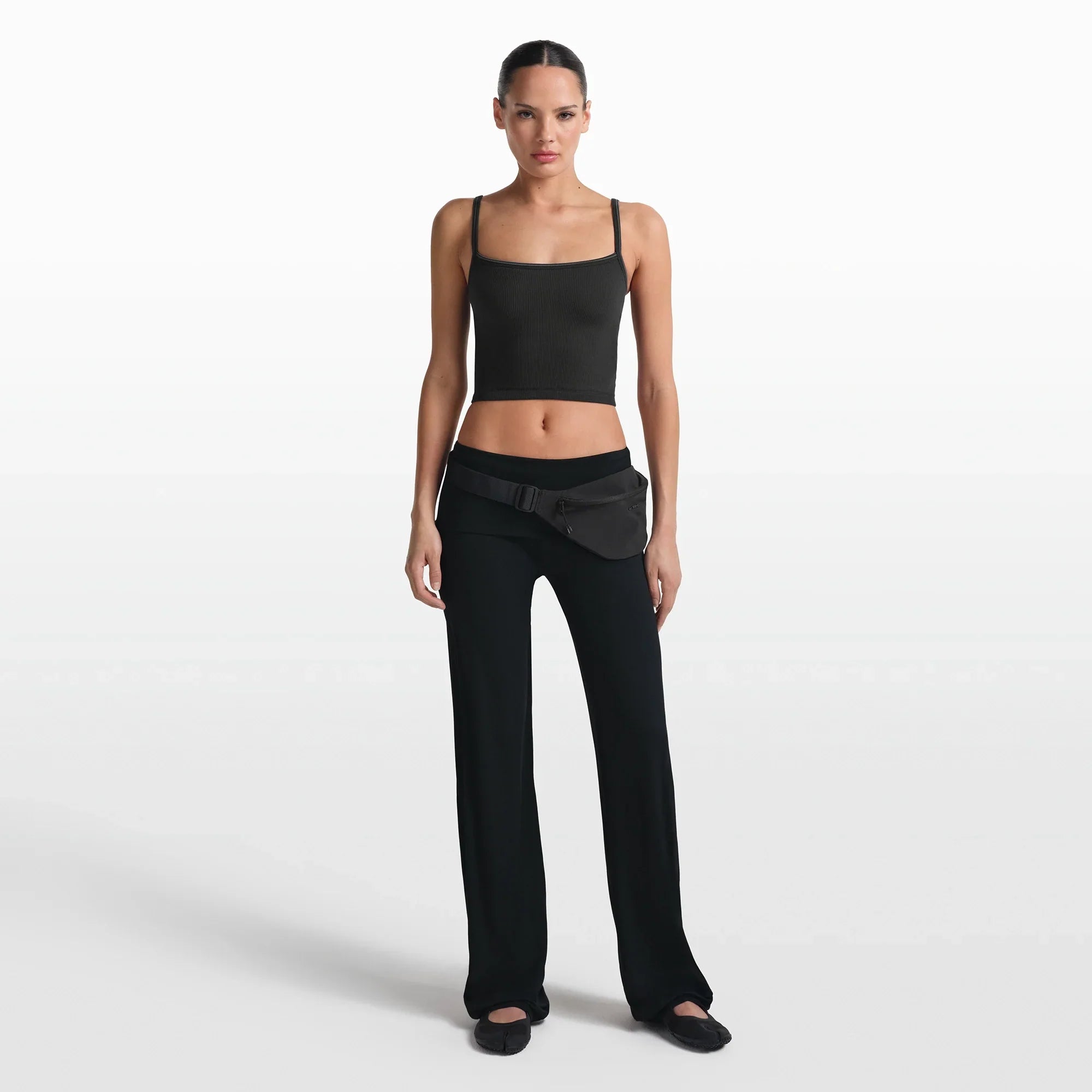 NikeSKIMS RIBBED SEAMLESS CAMI | OBSIDIAN - Mind Türkiye