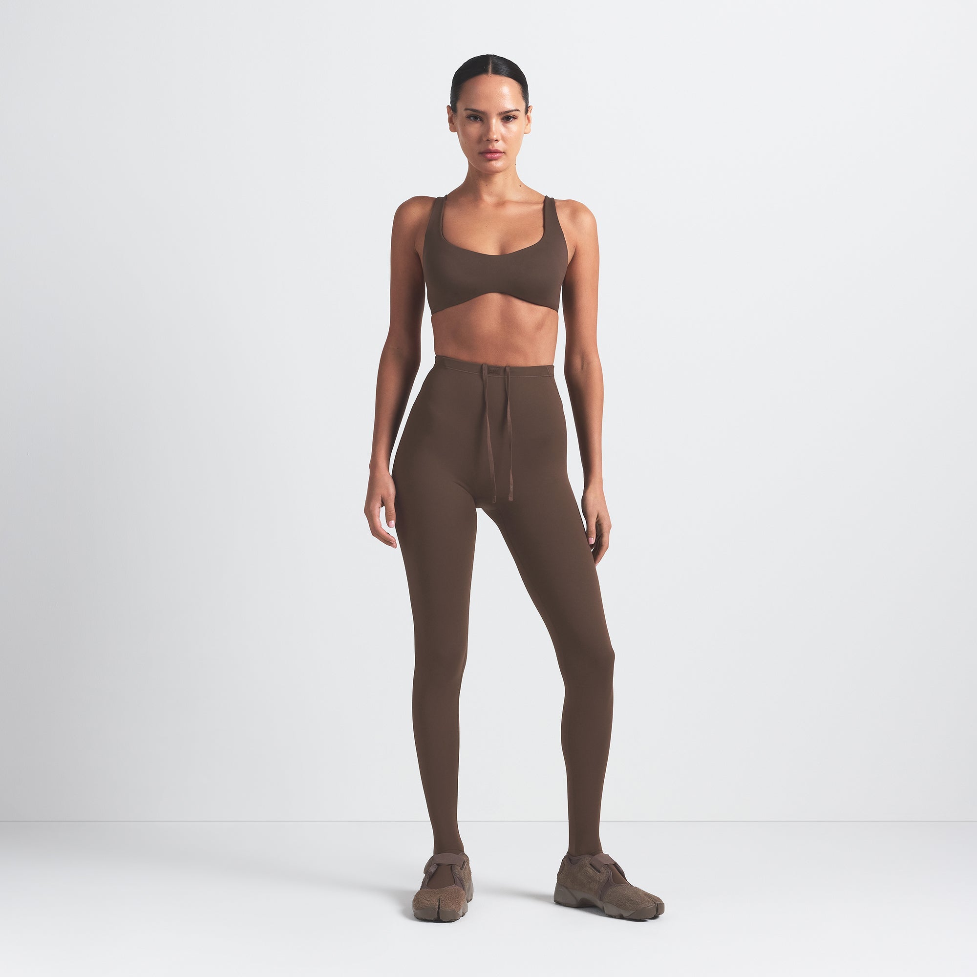 NikeSKIMS MATTE SHAPING SCOOP BRA | DARK SEPIA - Mind Türkiye