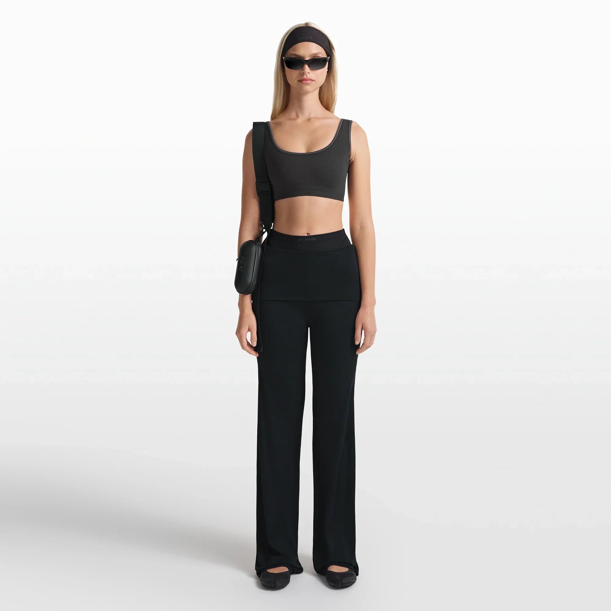 NikeSKIMS RIBBED SEAMLESS SCOOP BRA | OBSIDIAN - Mind Türkiye