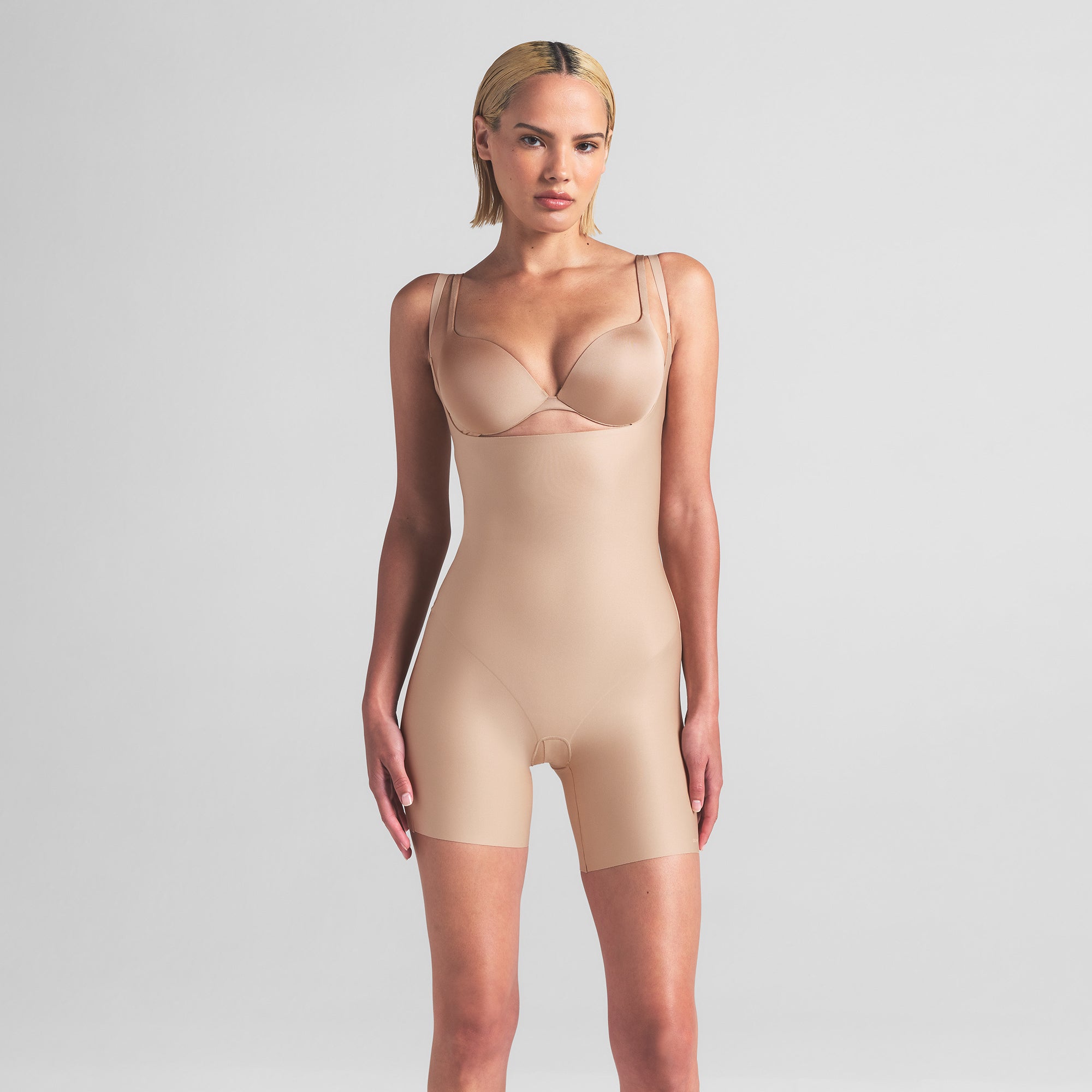 SKIMS BODY CORE SCULPT OPEN BUST MID THIGH BODYSUIT | CLAY - Mind Türkiye