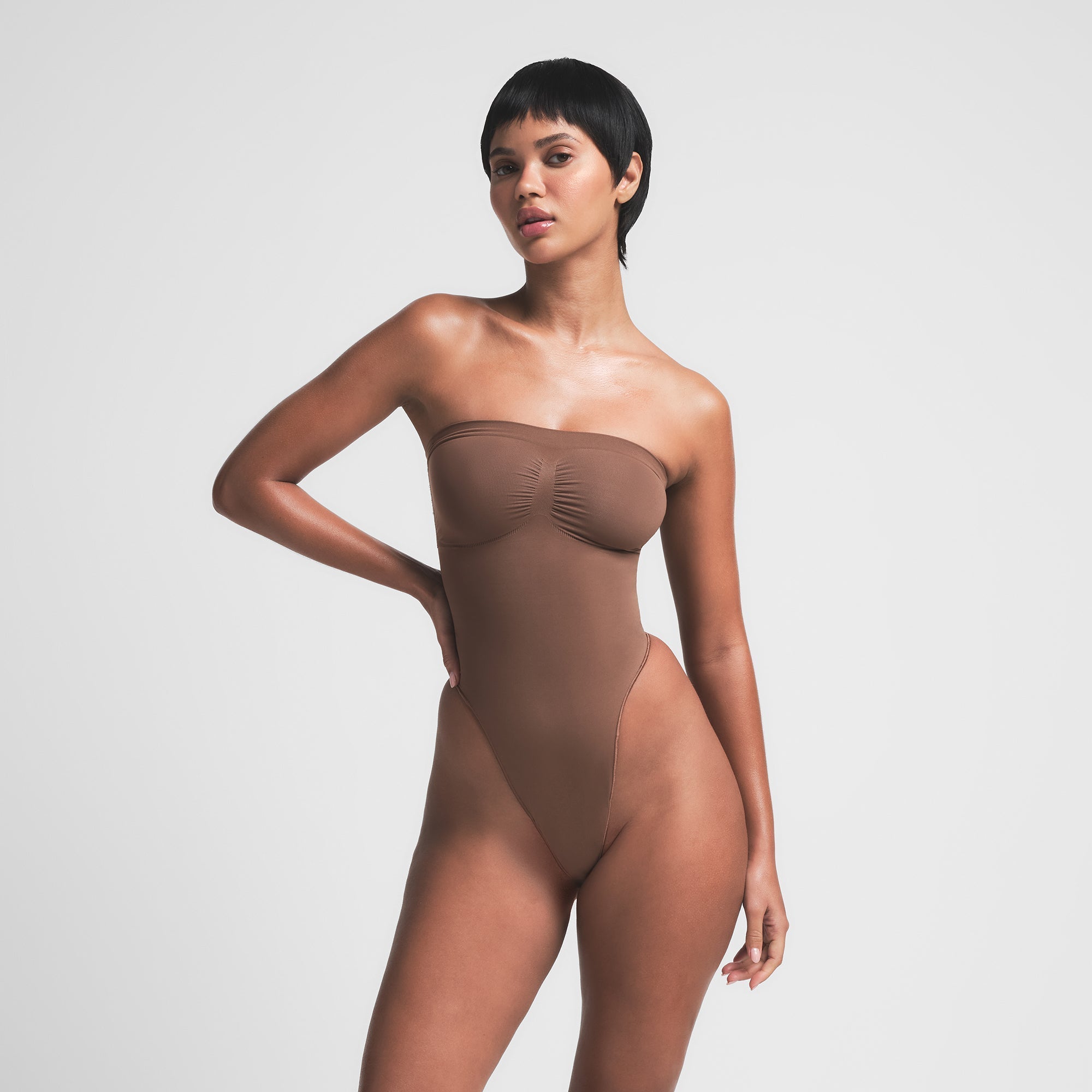 SKIMS SEAMLESS SCULPT STRAPLESS THONG BODYSUIT | JASPER - Mind Türkiye