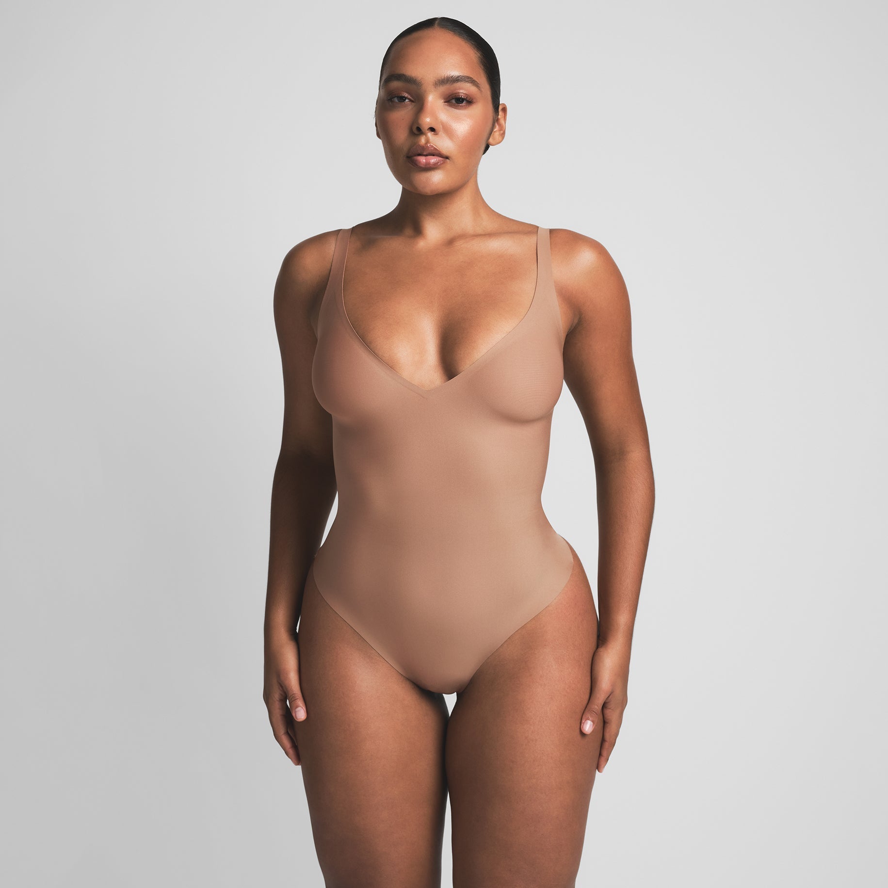 SKIMS BODY UNLINED PLUNGE THONG BODYSUIT | SIENNA - Mind Türkiye