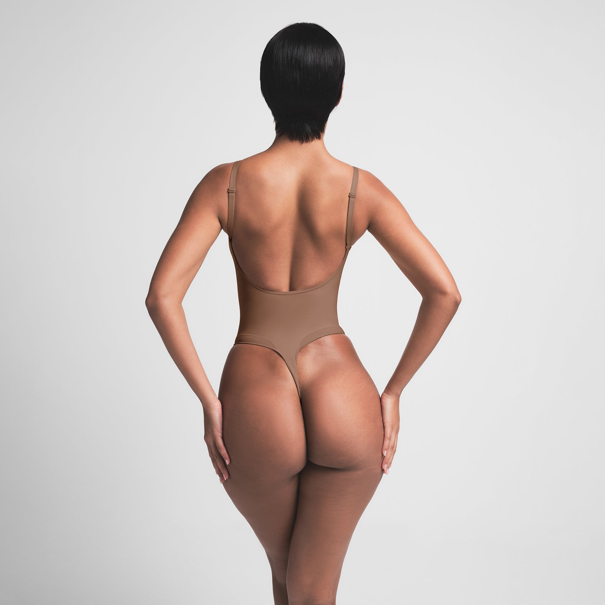 SKIMS SEAMLESS SCULPT LOW BACK THONG BODYSUIT | JASPER - Mind Türkiye