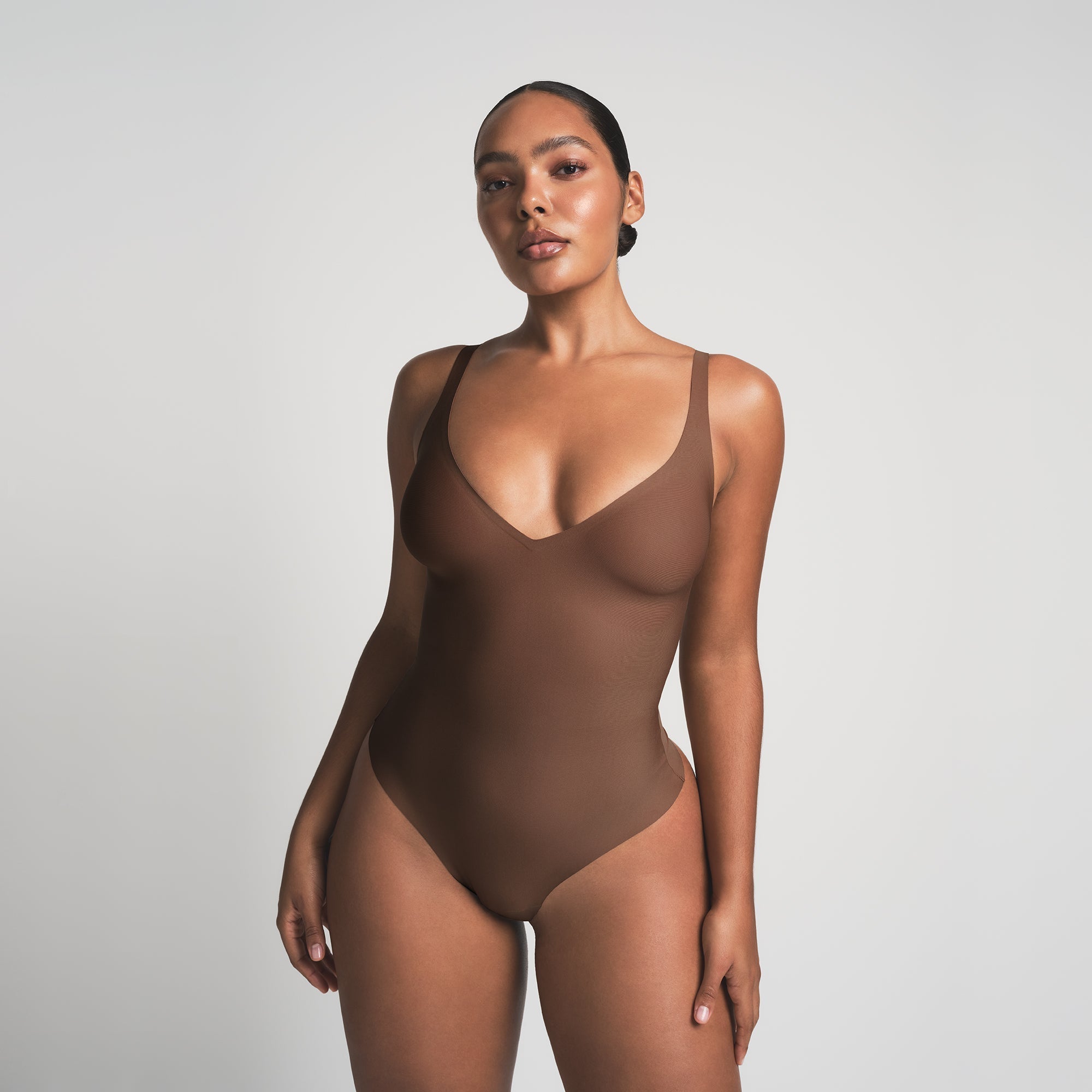 SKIMS BODY UNLINED PLUNGE THONG BODYSUIT | JASPER - Mind Türkiye