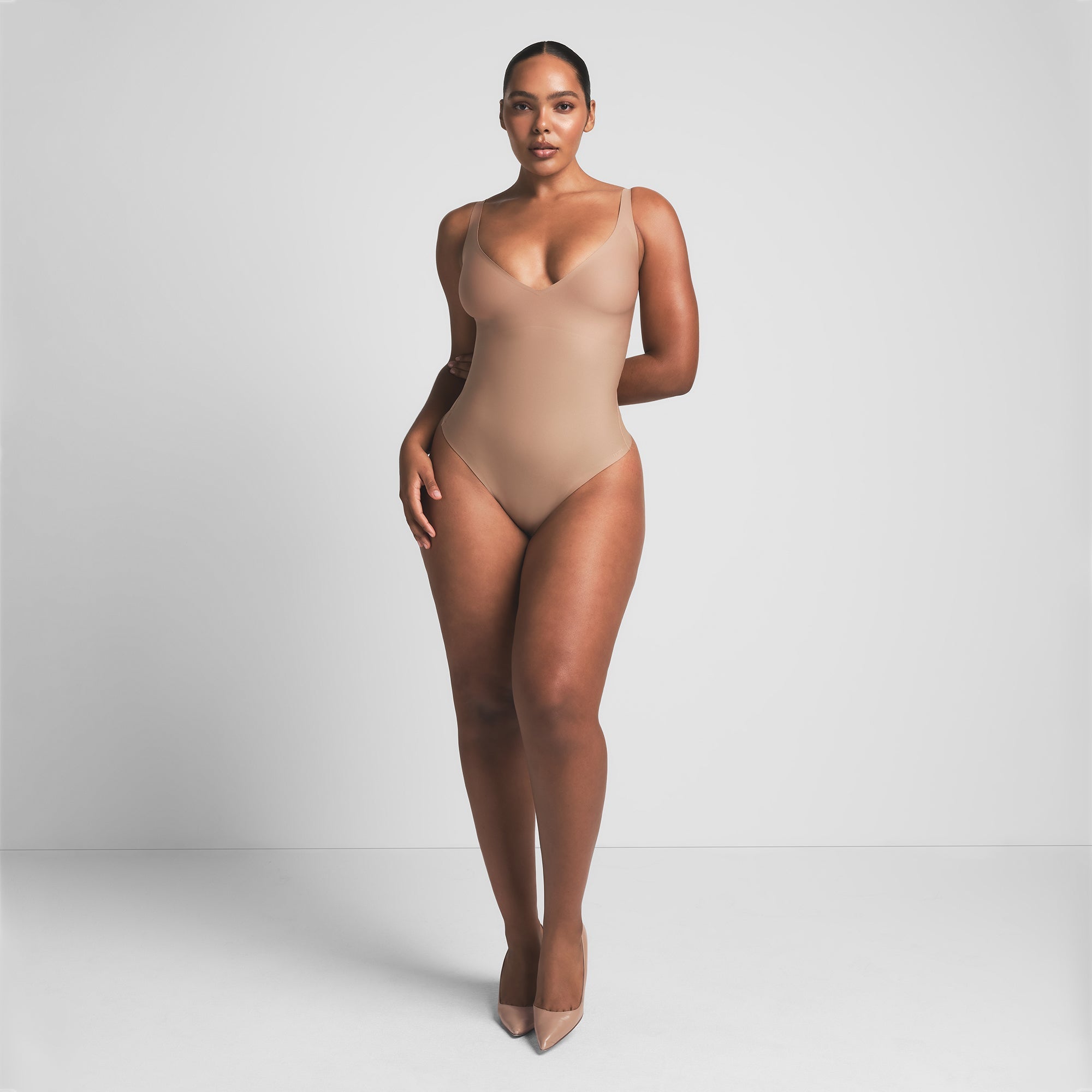 SKIMS BODY CORE SCULPT PLUNGE THONG BODYSUIT | SIENNA - Mind Türkiye