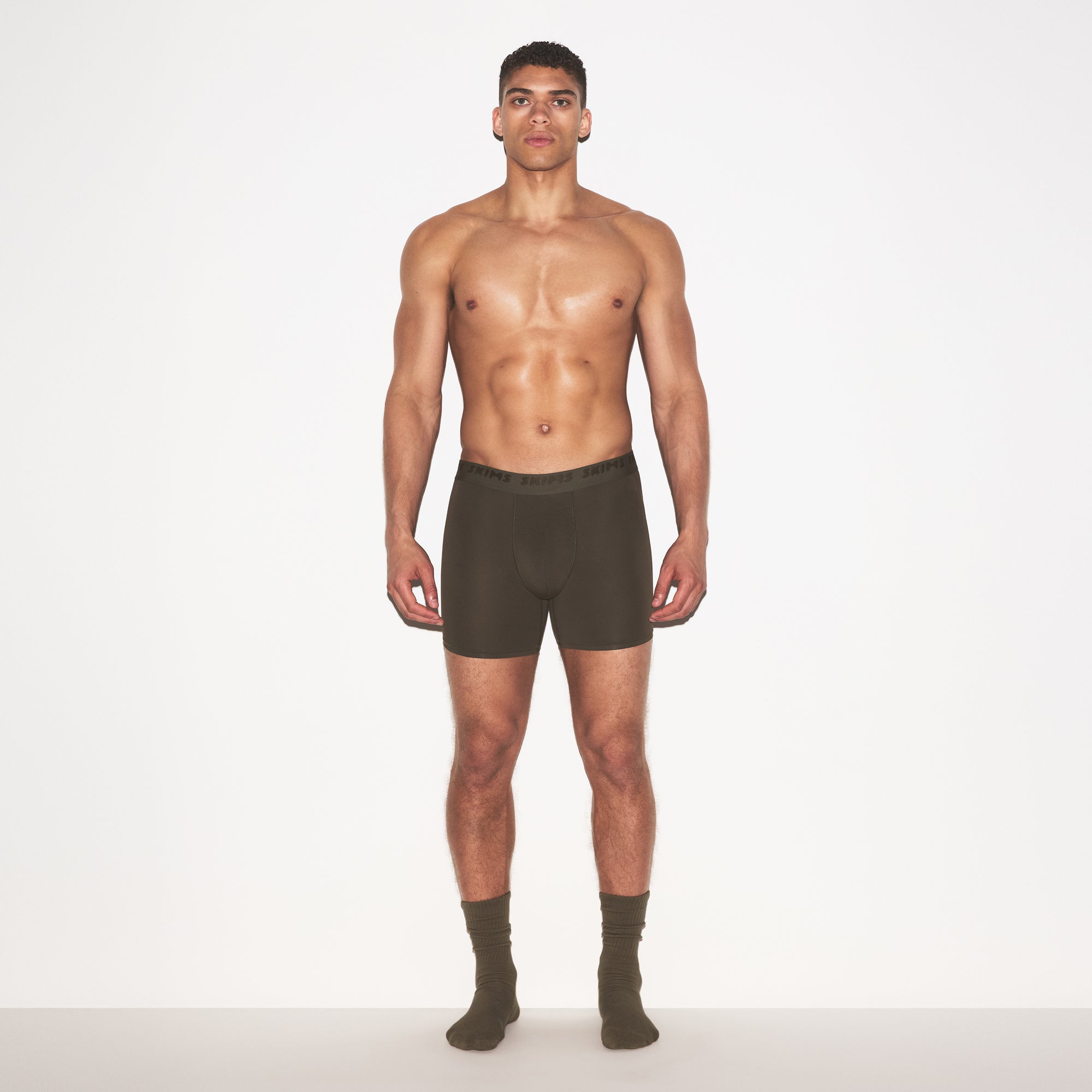 SKIMS STRETCH MENS 5″ BOXER BRIEF | LODEN - Mind Türkiye