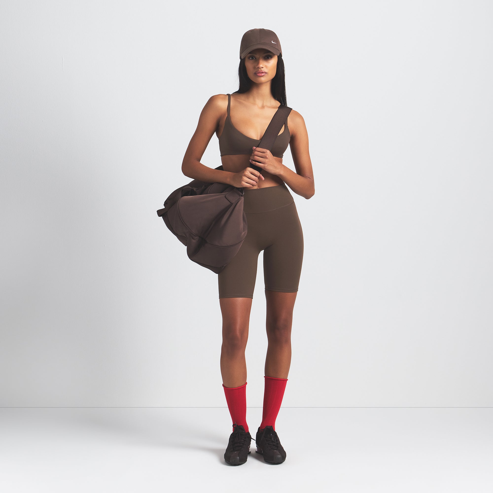 NikeSKIMS MATTE 7″ BIKER SHORT | DARK SEPIA - Mind Türkiye