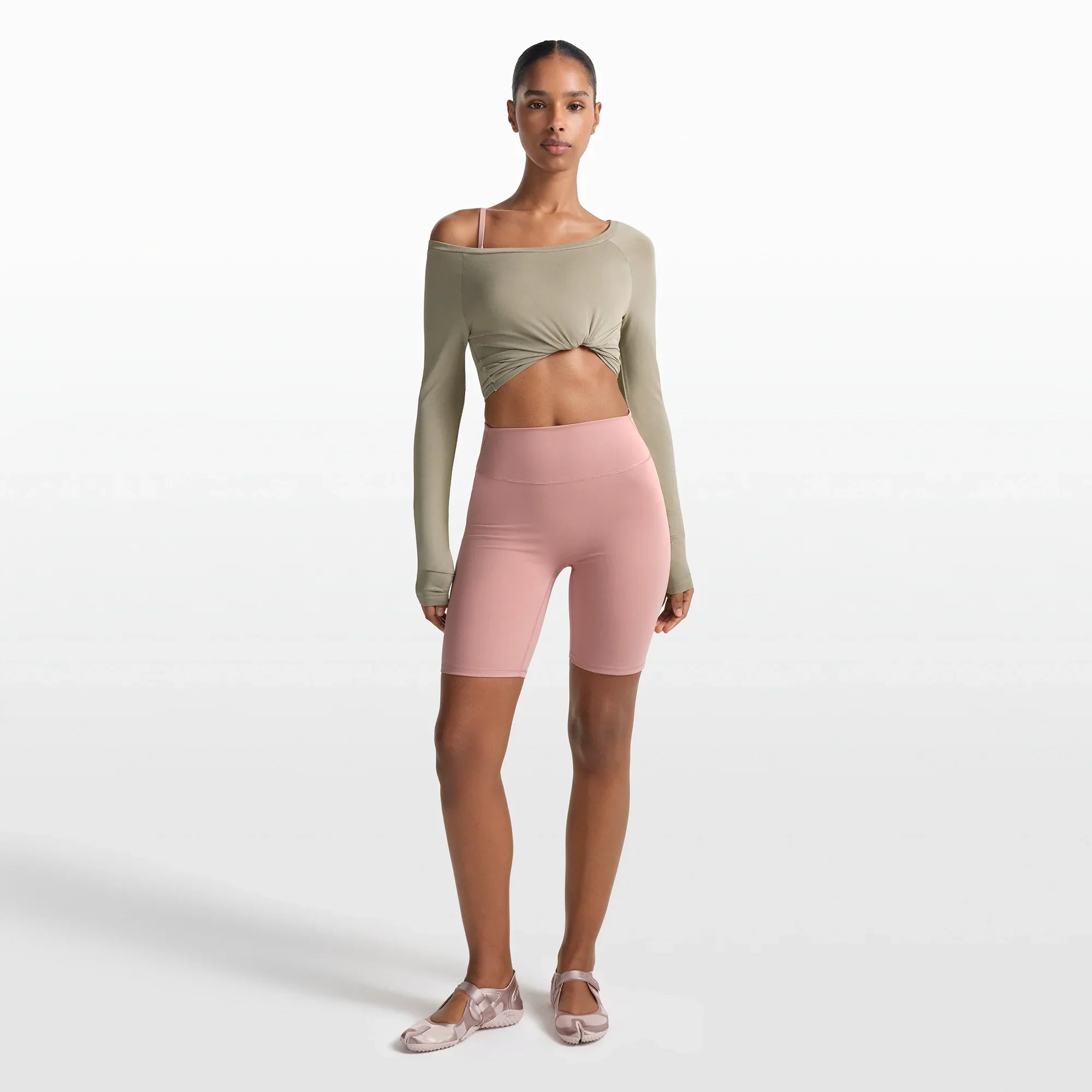 NikeSKIMS MATTE 7″ BIKER SHORT | HIMALAYAN - Mind Türkiye