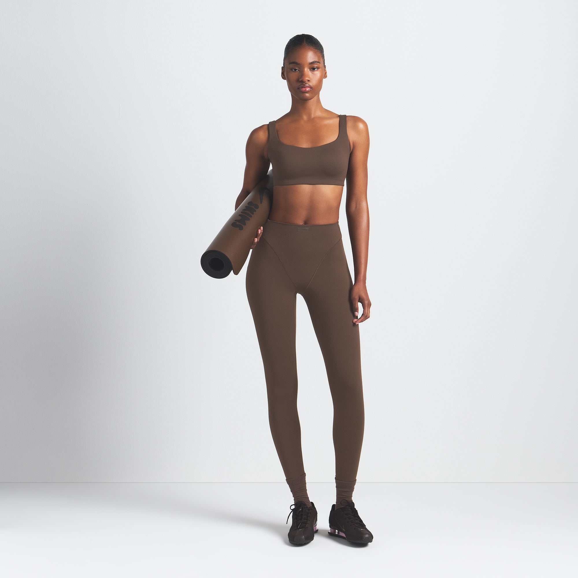 NikeSKIMS MATTE V-LINE 26″ LEGGING | DARK SEPIA - Mind Türkiye