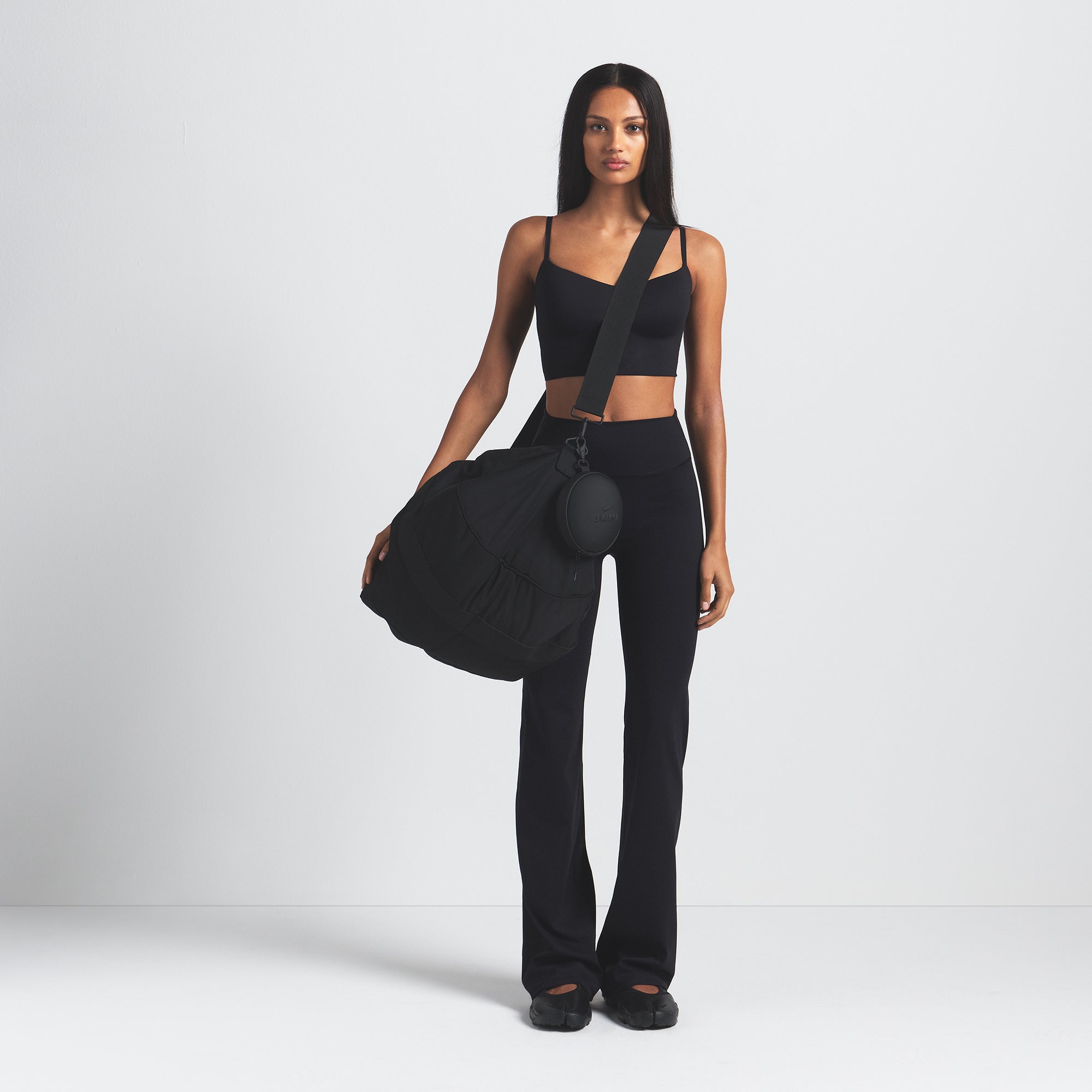 NikeSKIMS MATTE SLIM FLARE LEGGING | OBSIDIAN - Mind Türkiye