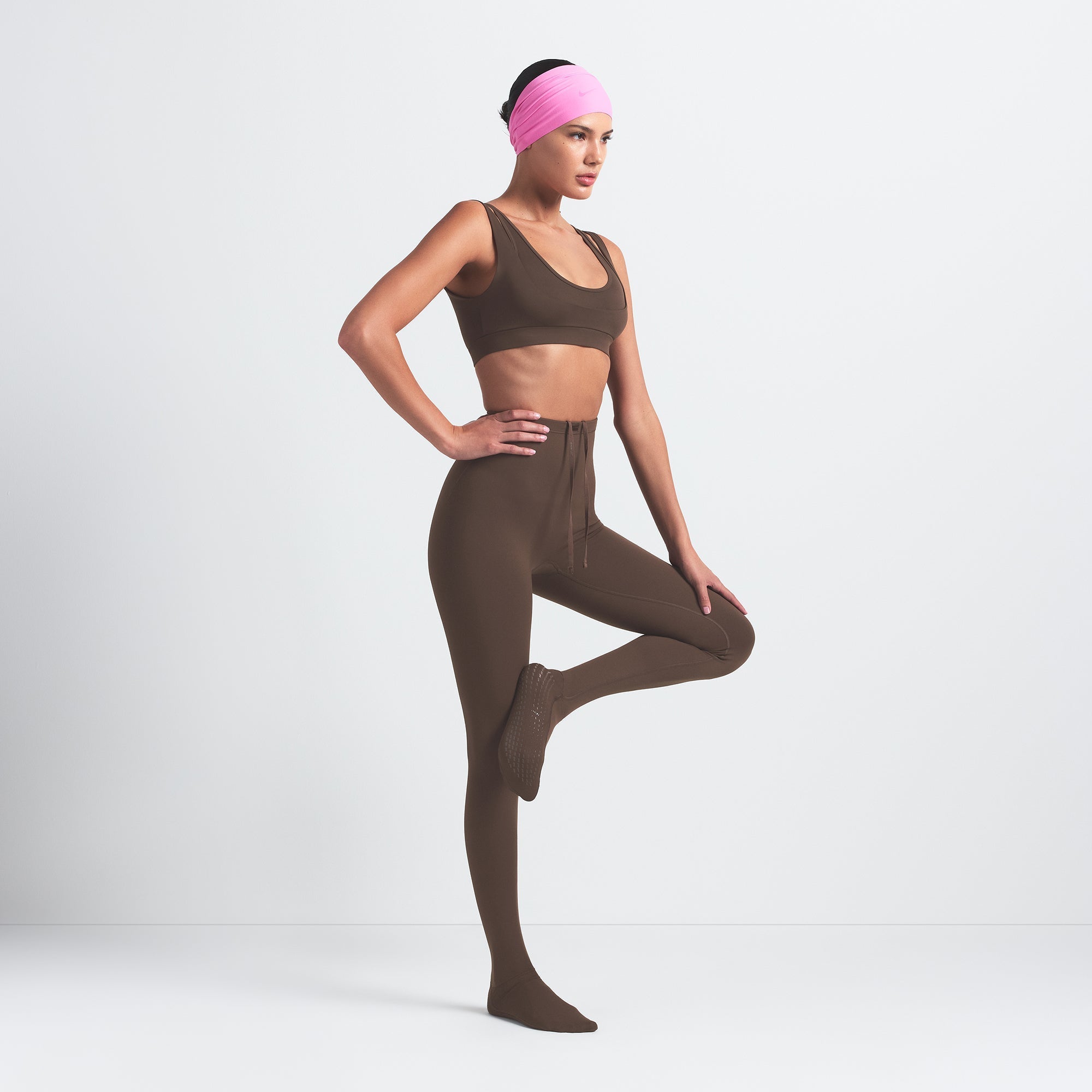 NikeSKIMS MATTE FOOTSIE GRIP LEGGING | DARK SEPIA - Mind Türkiye
