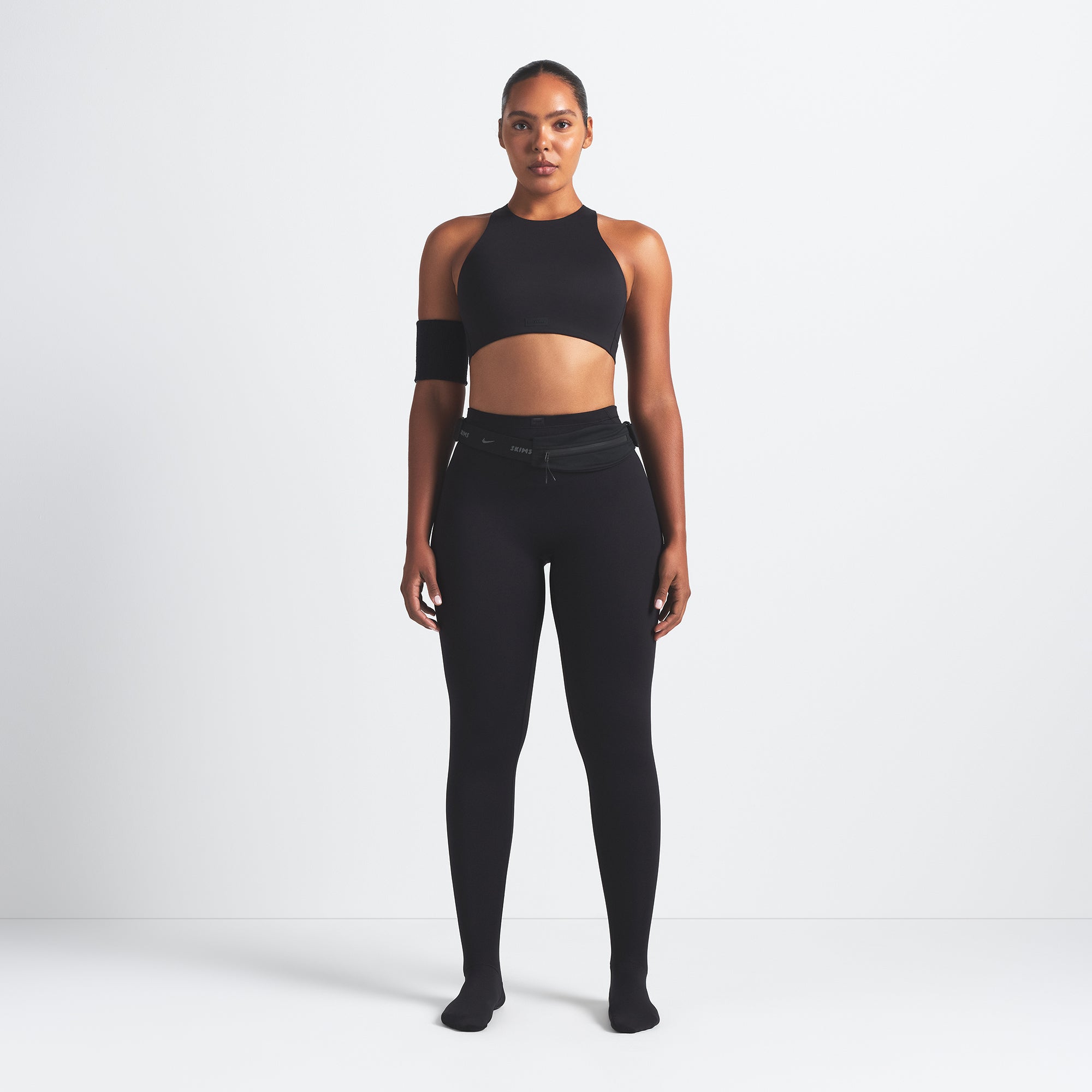 NikeSKIMS MATTE FOOTSIE GRIP LEGGING | OBSIDIAN - Mind Türkiye