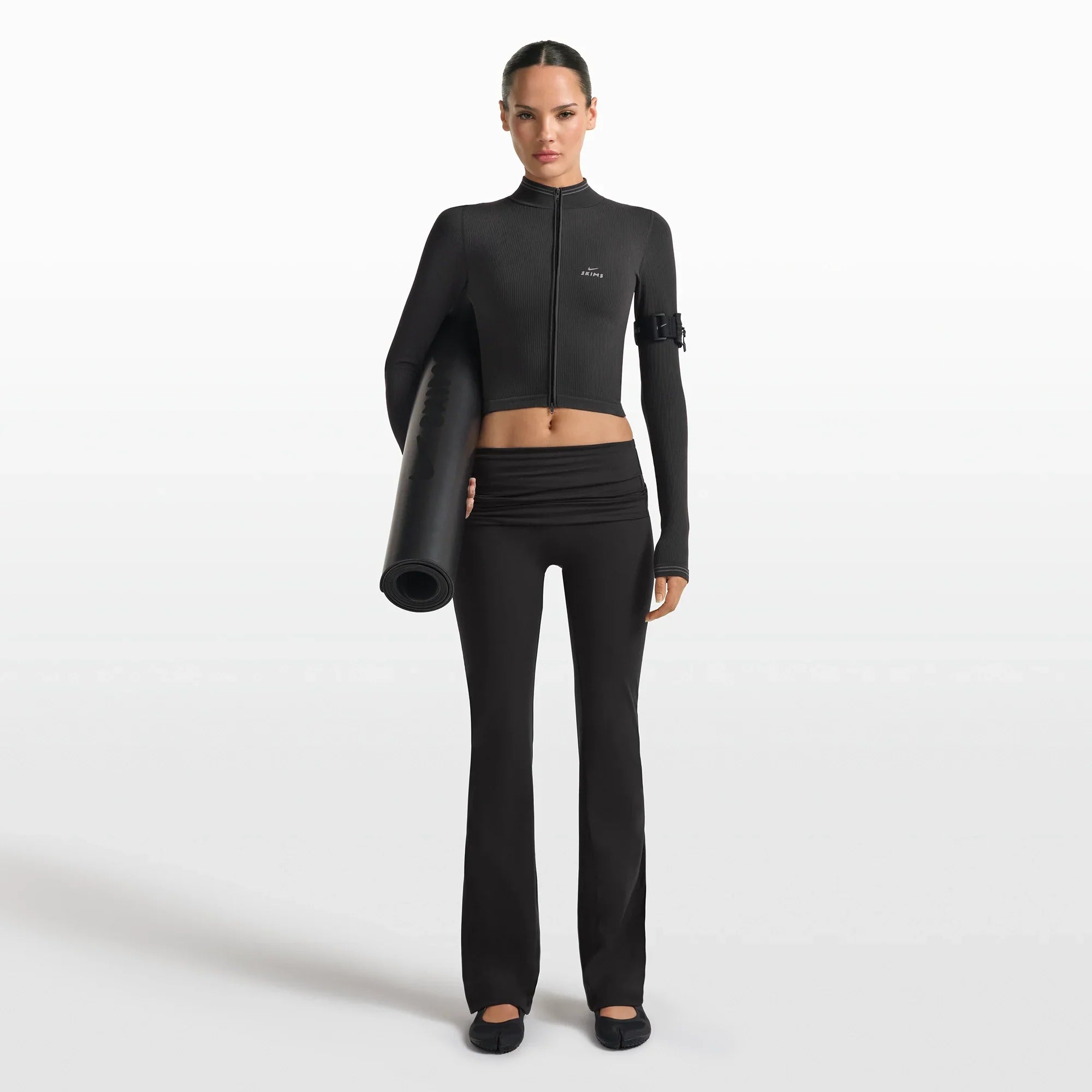 NikeSKIMS MATTE FOLDOVER SLIM FLARE LEGGING | OBSIDIAN - Mind Türkiye