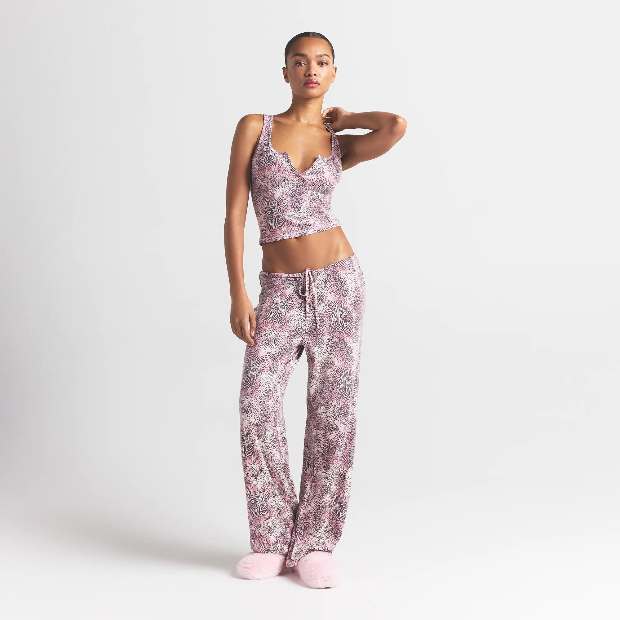 SKIMS SLEEP STRAIGHT LEG PANT | BLOOM MINI MULTI ANIMAL - Mind Türkiye
