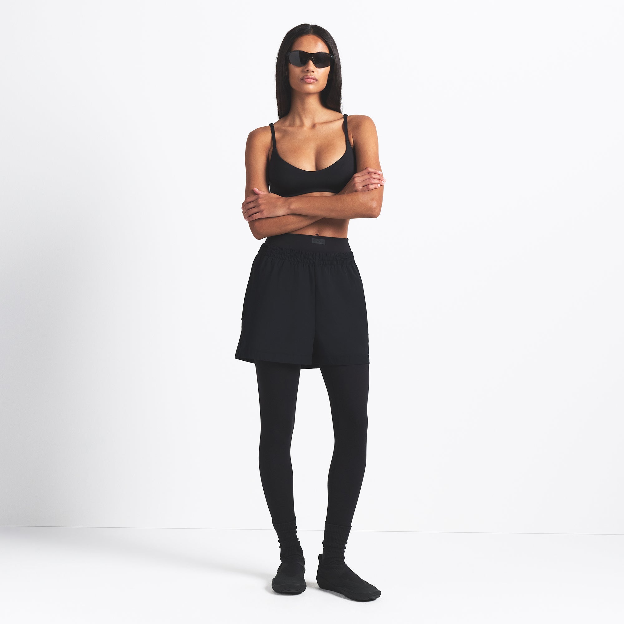 NikeSKIMS WOVEN NYLON 5″ TRACK SHORT | OBSIDIAN - Mind Türkiye