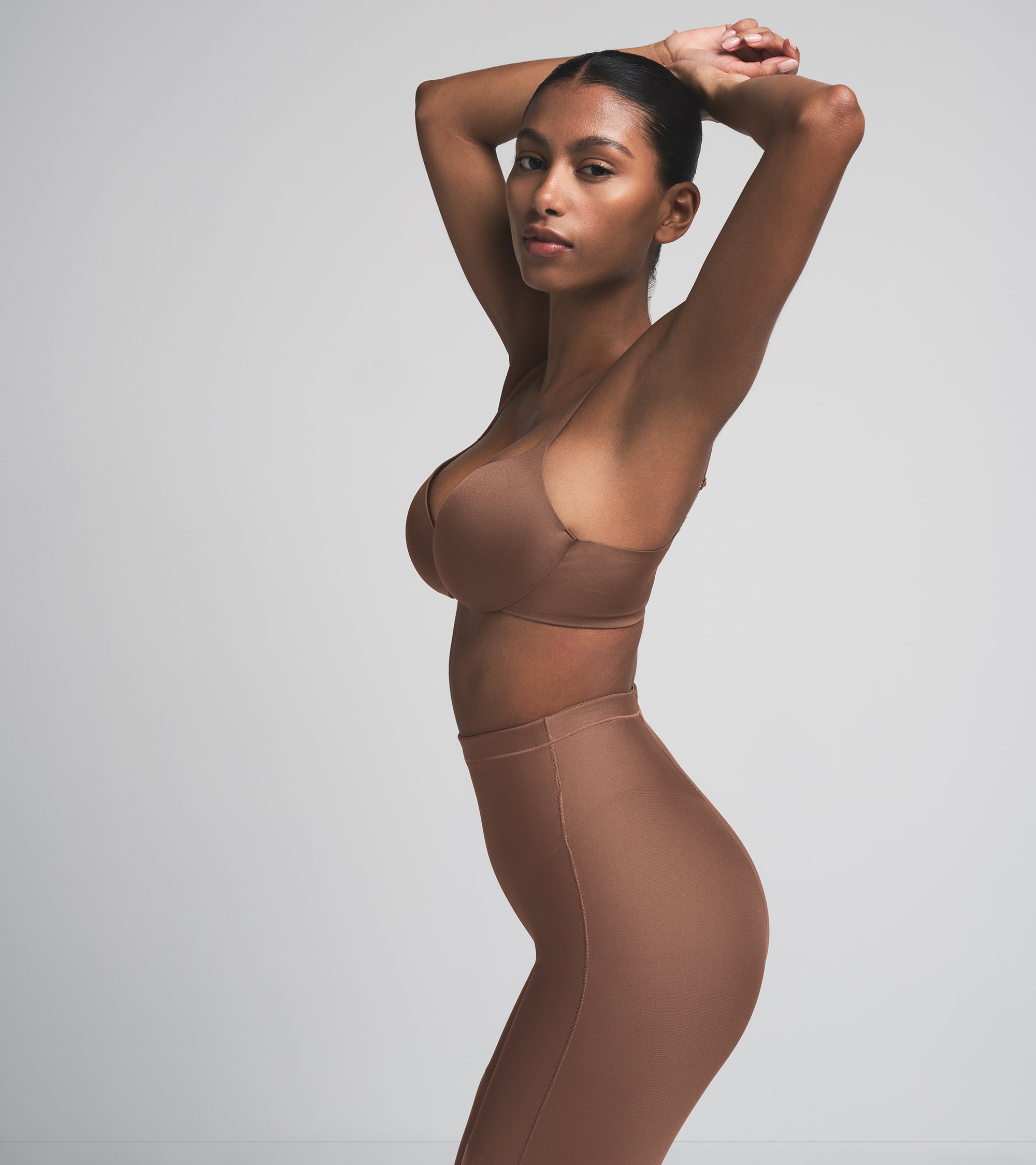 SKIMS BODY CORE SCULPT MID RISE SHORT | JASPER - Mind Türkiye