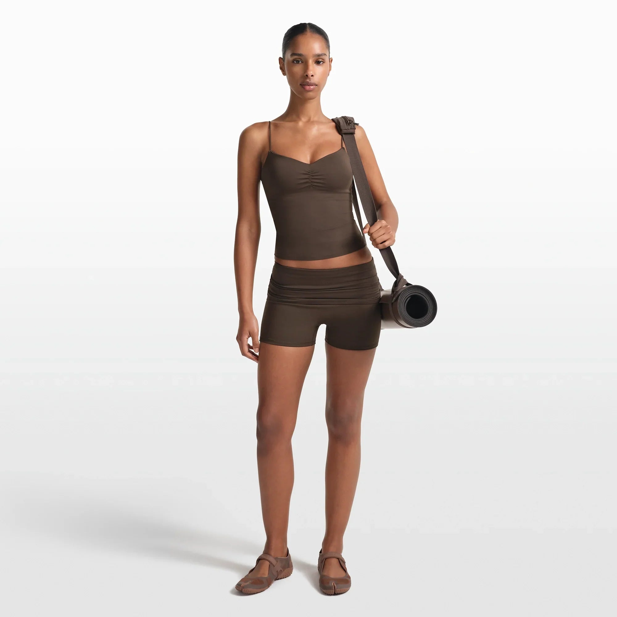 NikeSKIMS MATTE 3″ FOLDOVER SHORT | DARK SEPIA - Mind Türkiye