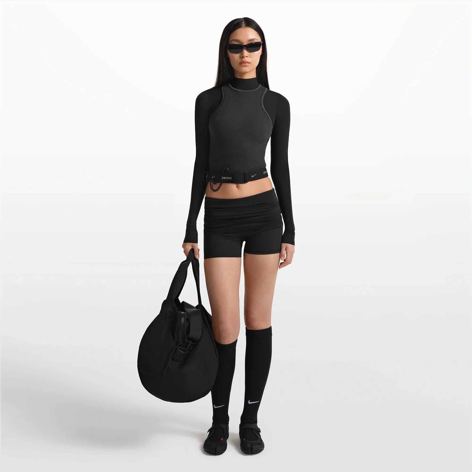 NikeSKIMS MATTE 3″ FOLDOVER SHORT | OBSIDIAN - Mind Türkiye