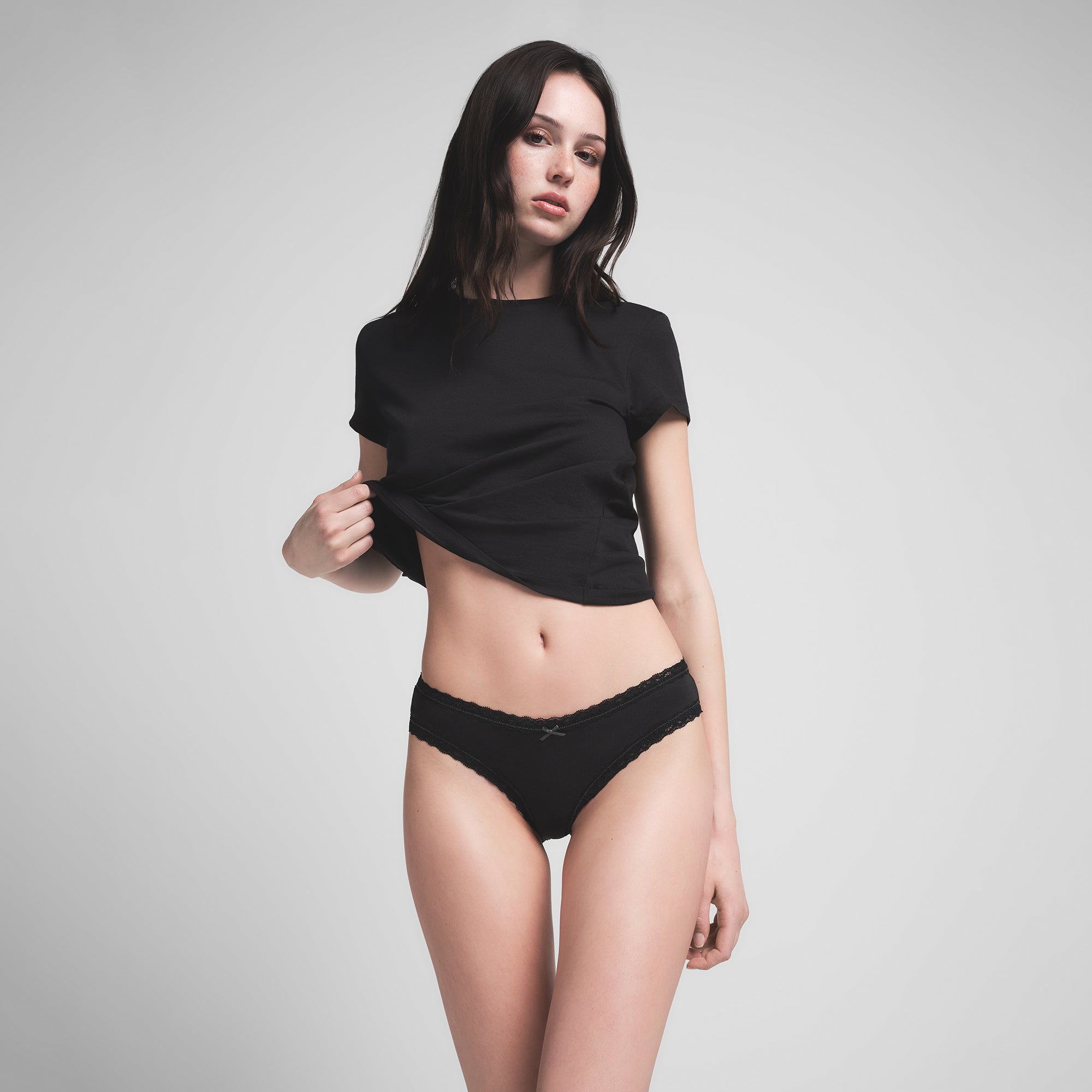 SKIMS LIGHTWEIGHT COTTON LACE BRIEF | SOOT - Mind Türkiye