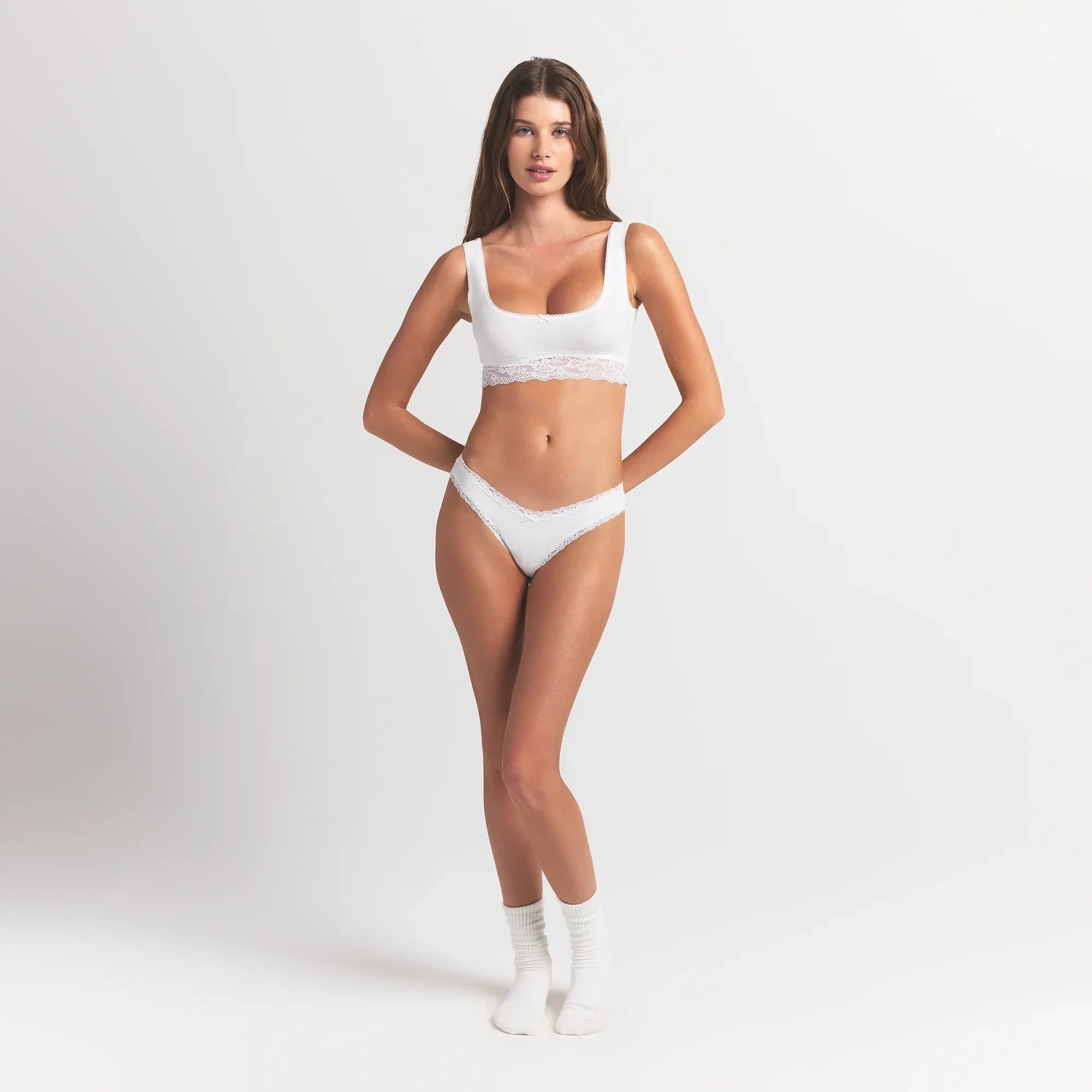 SKIMS LIGHTWEIGHT COTTON LACE SCOOP BRALETTE | SNOW - Mind Türkiye