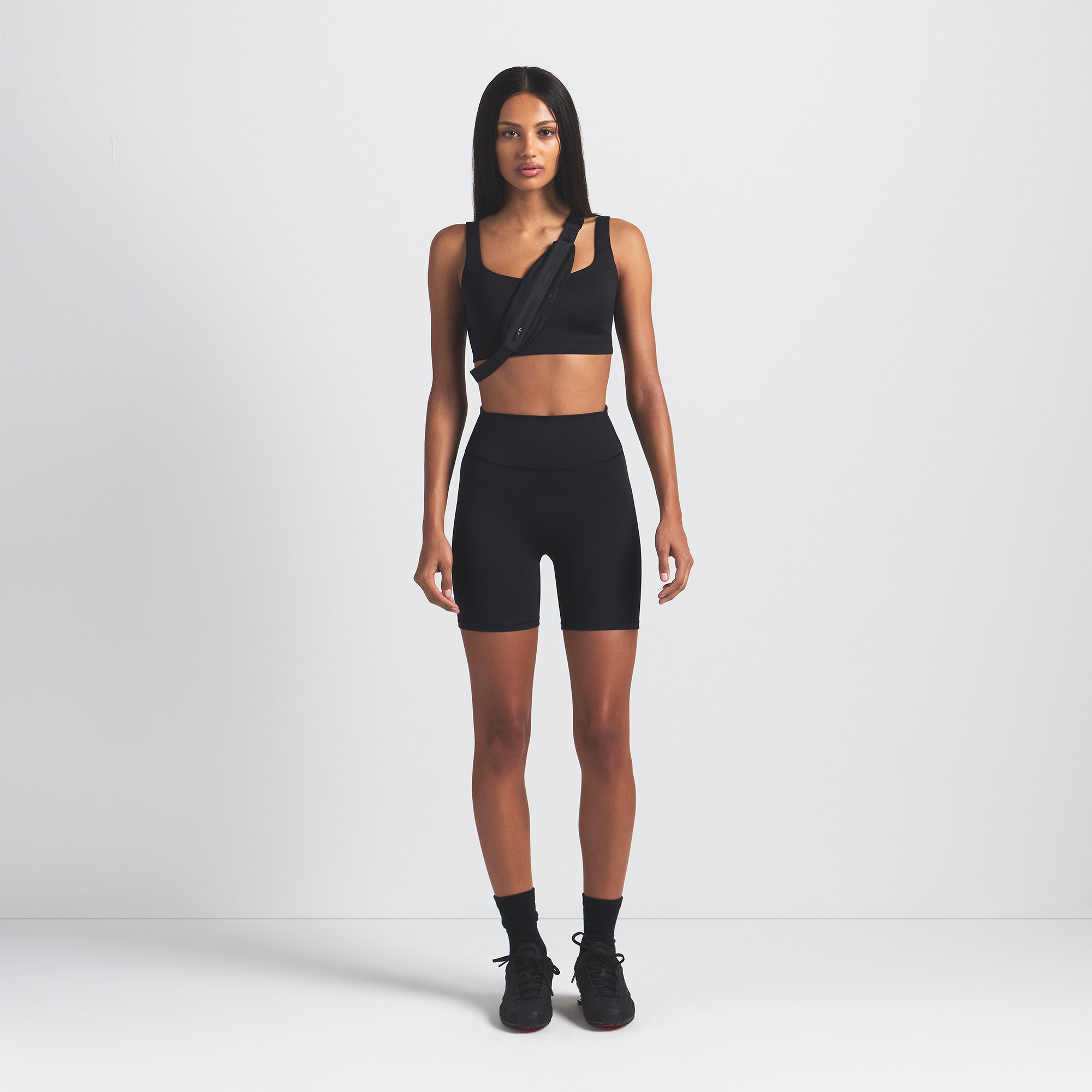 NikeSKIMS MATTE SCOOP NECK BRA | OBSIDIAN - Mind Türkiye