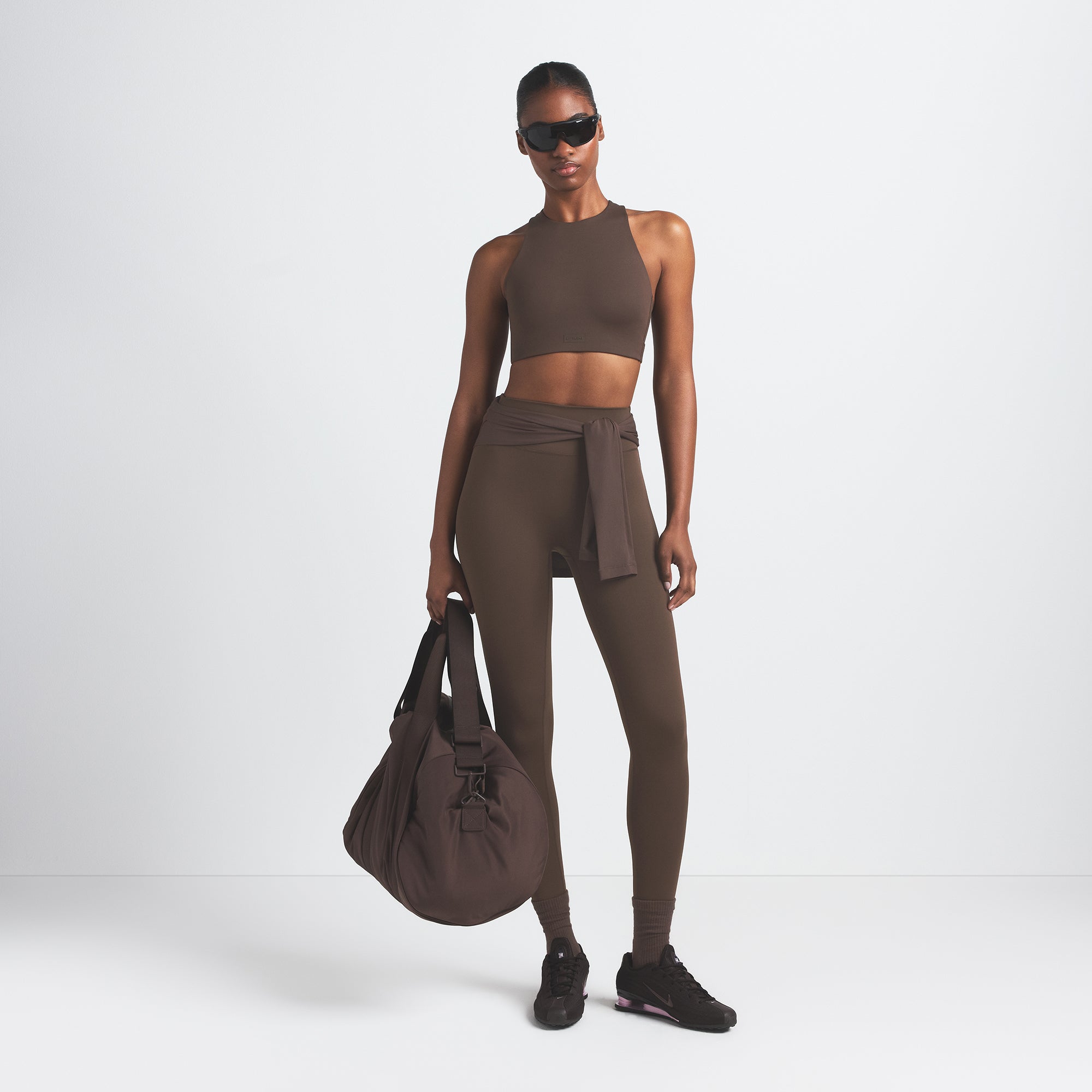 NikeSKIMS MATTE HIGH NECK BRA | DARK SEPIA - Mind Türkiye