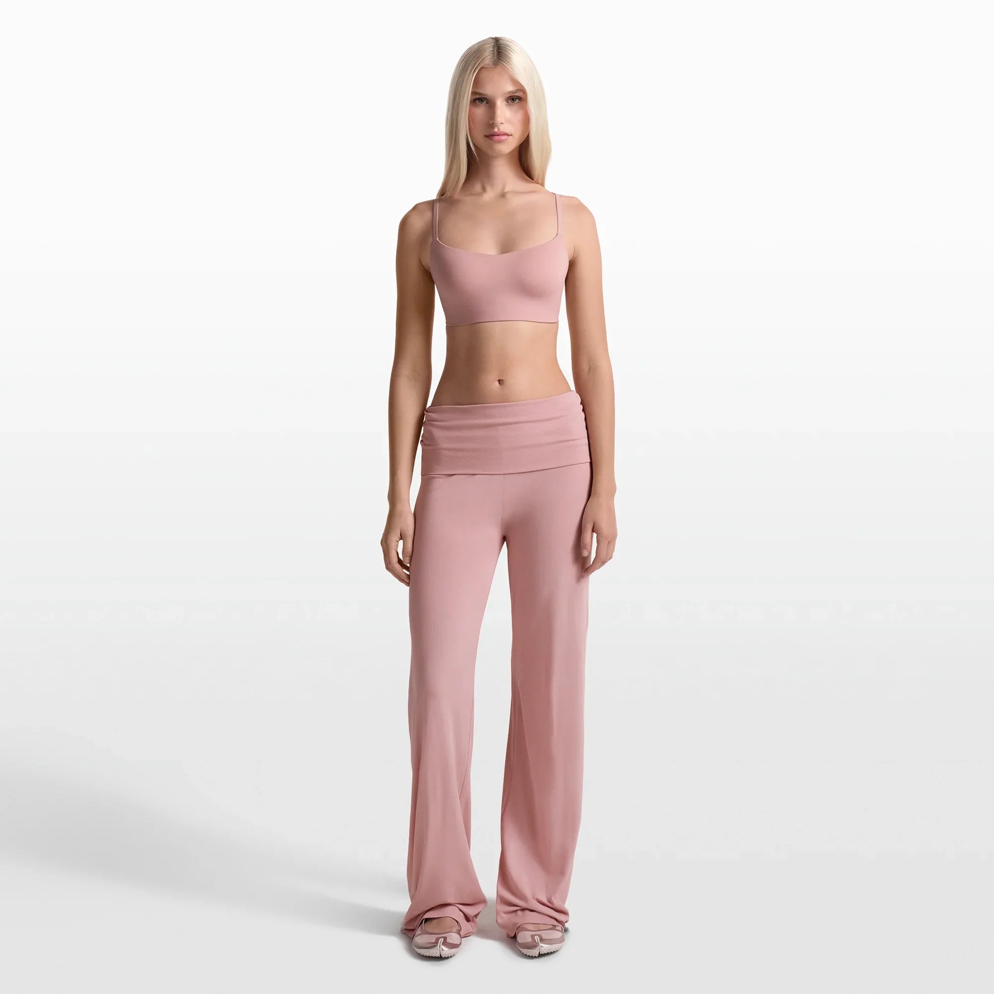 NikeSKIMS MATTE CONTOUR CAMI BRA | HIMALAYAN - Mind Türkiye