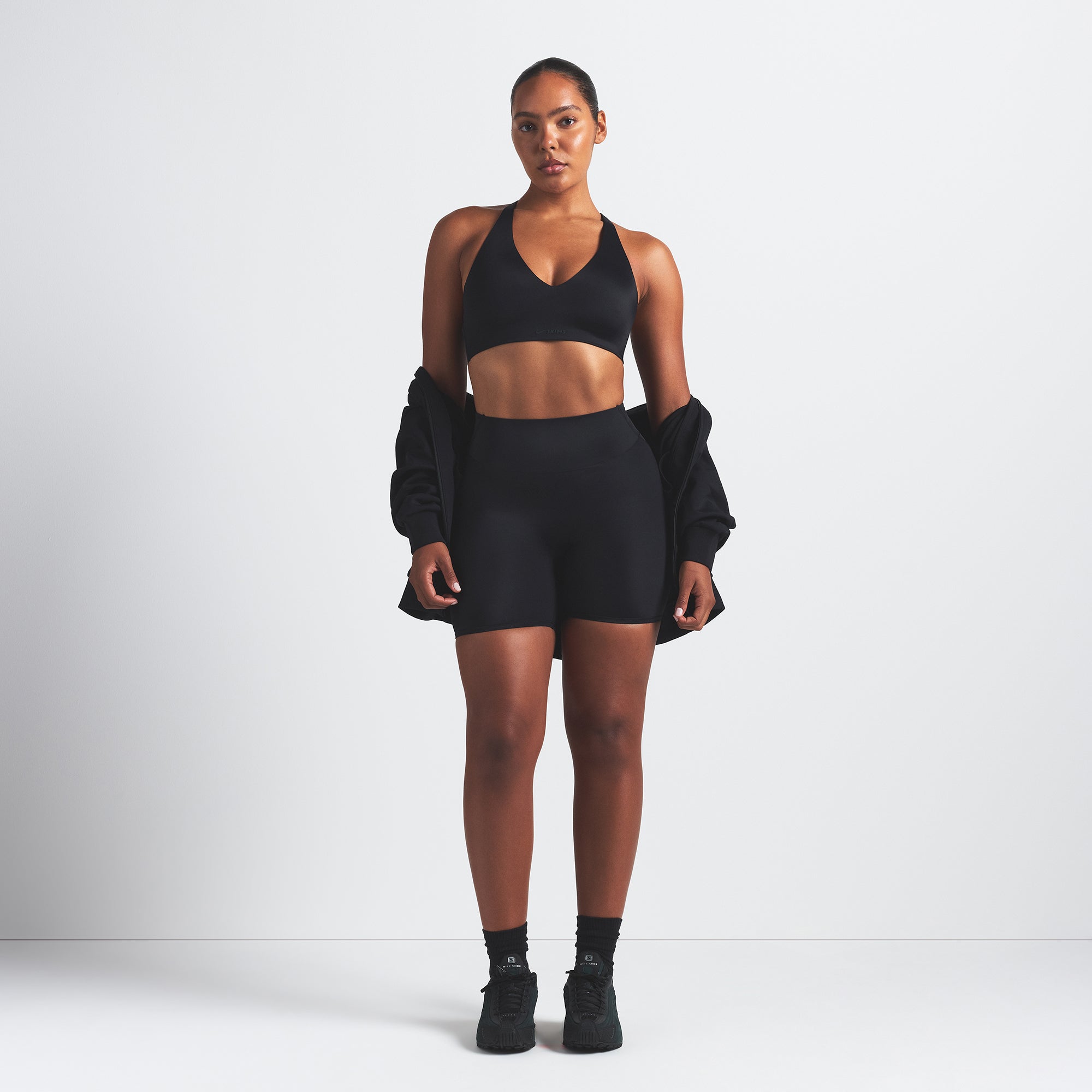 NikeSKIMS SHINE V-NECK BRA | OBSIDIAN - Mind Türkiye