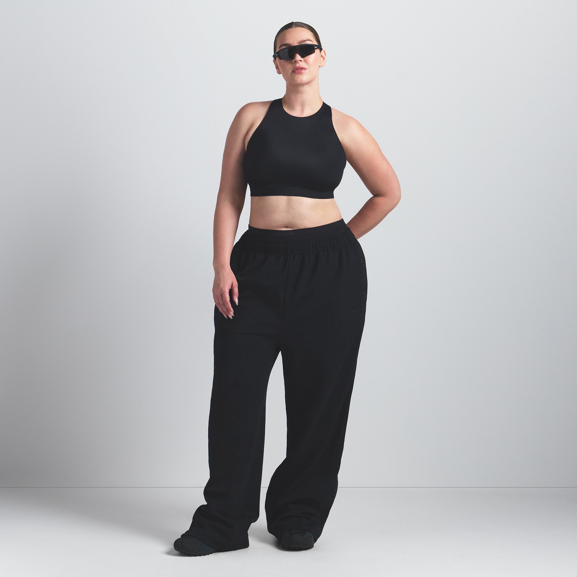 NikeSKIMS SHINE HIGH NECK BRA | OBSIDIAN - Mind Türkiye