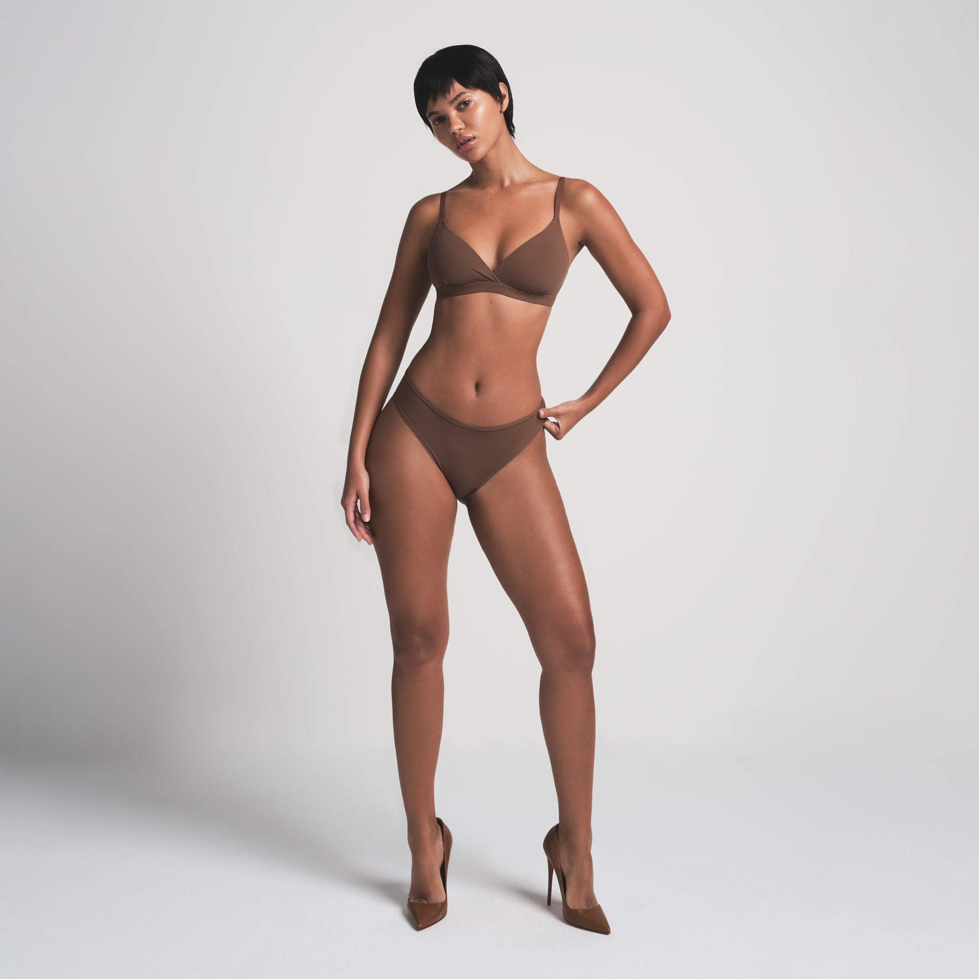 SKIMS FITS EVERYBODY CROSSOVER BRALETTE | JASPER - Mind Türkiye