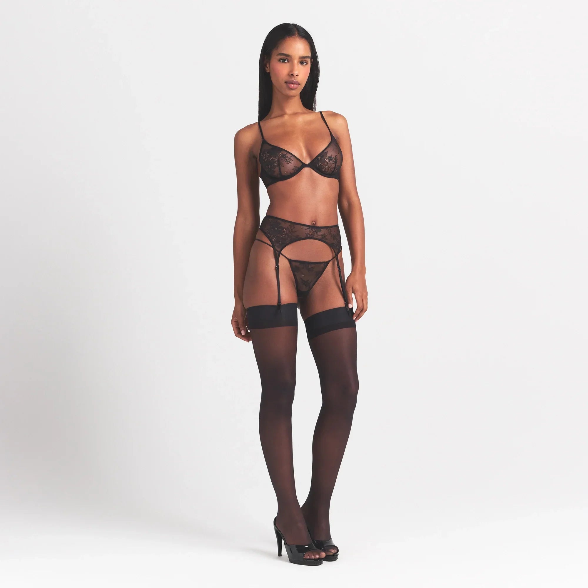 SKIMS ULTRA FINE LACE UNLINED SCOOP BRA | ONYX - Mind Türkiye