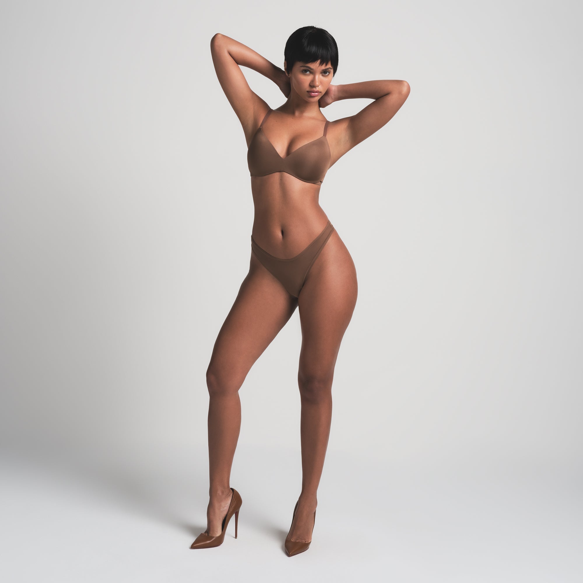 SKIMS WIRELESS FORM PUSH-UP PLUNGE BRA | JASPER - Mind Türkiye