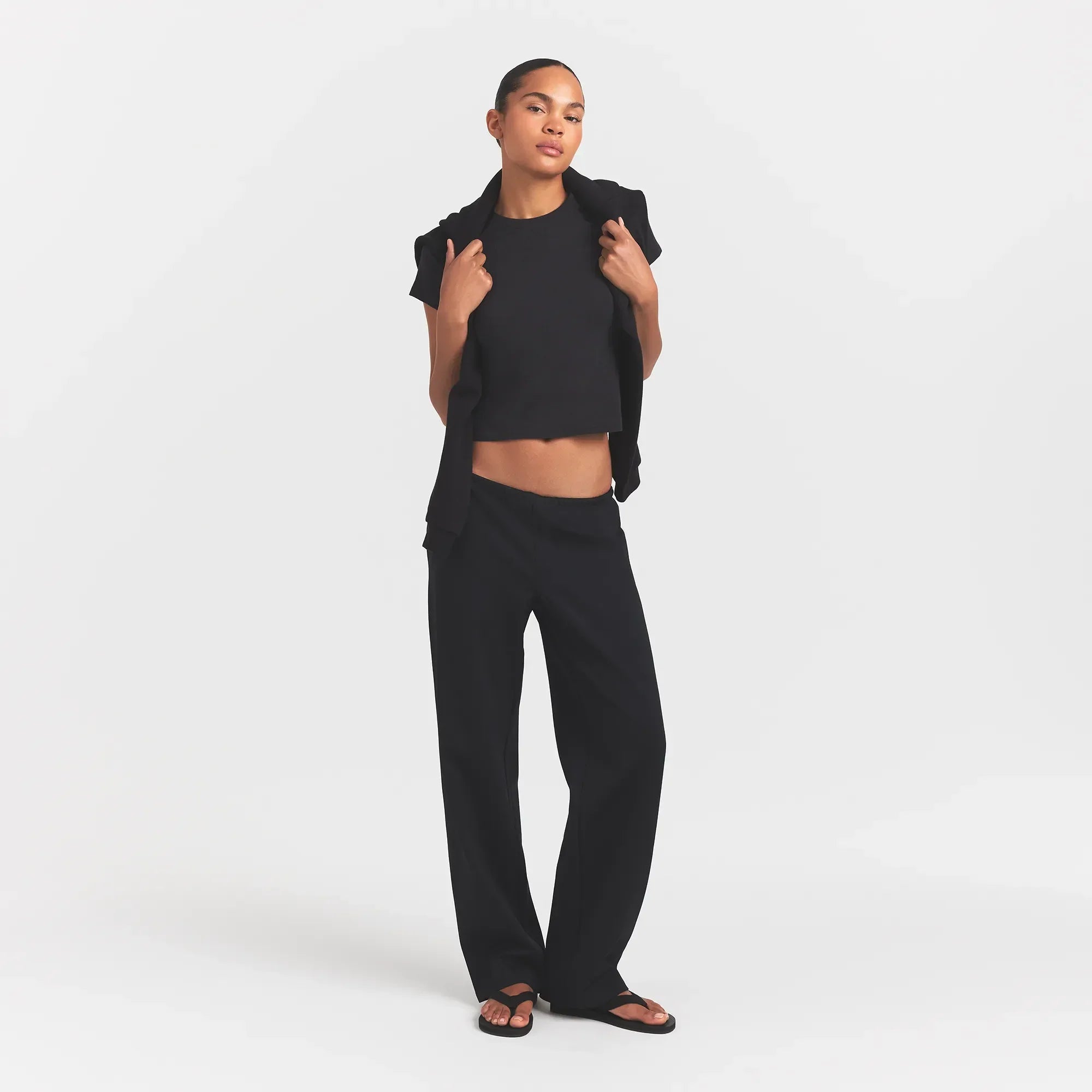 SKIMS HEAVYWEIGHT CREPE STRAIGHT LEG PANT | OBSIDIAN - Mind Türkiye