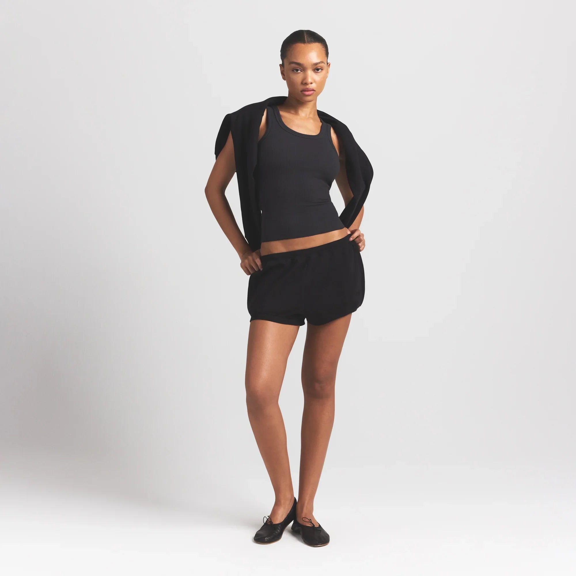 SKIMS COTTON FLEECE BUBBLE HEM SHORT | ONYX - Mind Türkiye