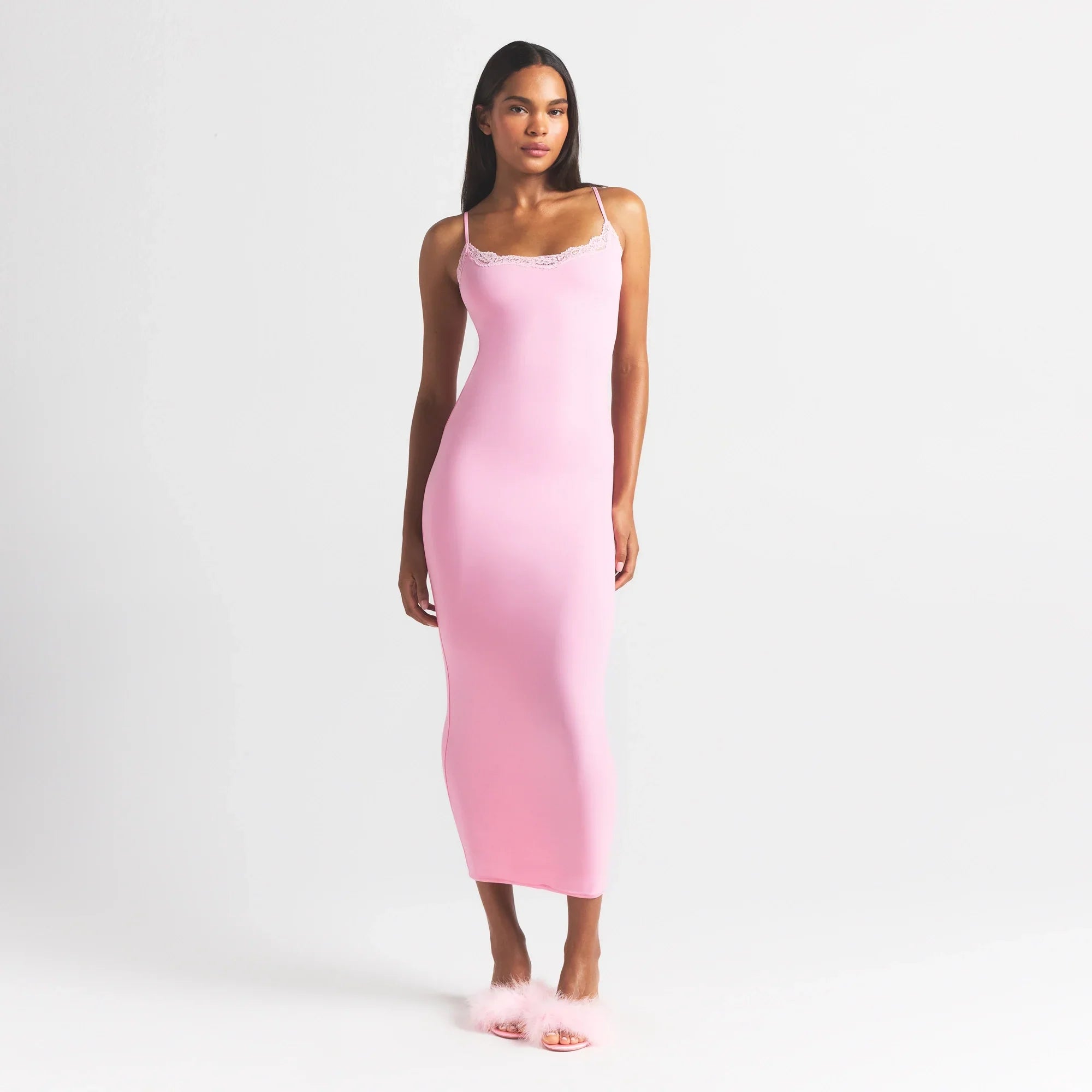 SKIMS FITS EVERYBODY LACE LONG SLIP DRESS | BUBBLE GUM TONAL - Mind Türkiye