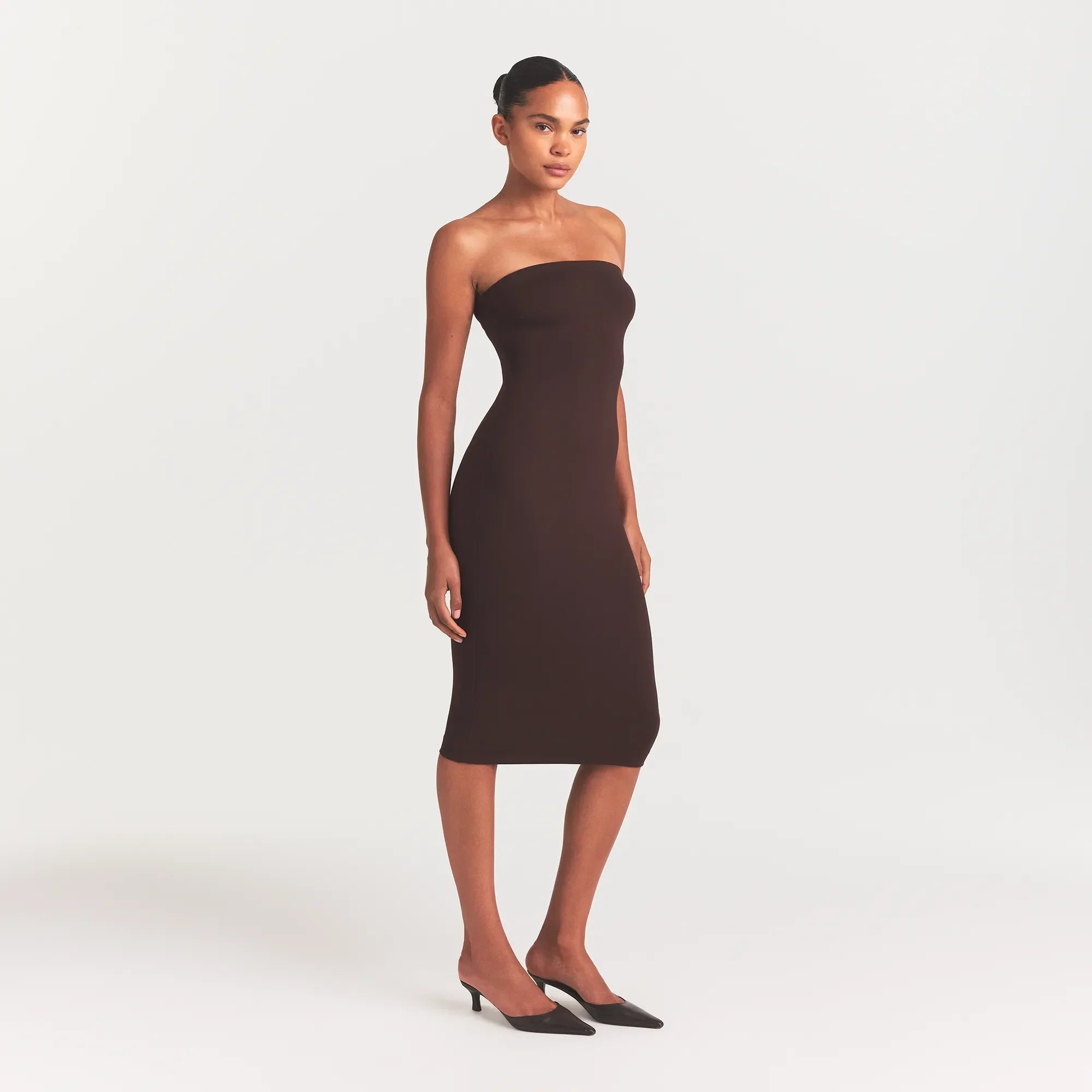 SKIMS THE ESSENTIAL COLLECTION STRAPLESS MIDI DRESS | ESPRESSO - Mind Türkiye