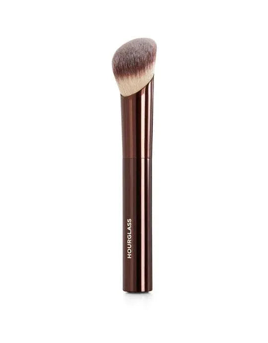 Hourglass Ambient Soft Glow Foundation Brush – Föndoten Fırçası