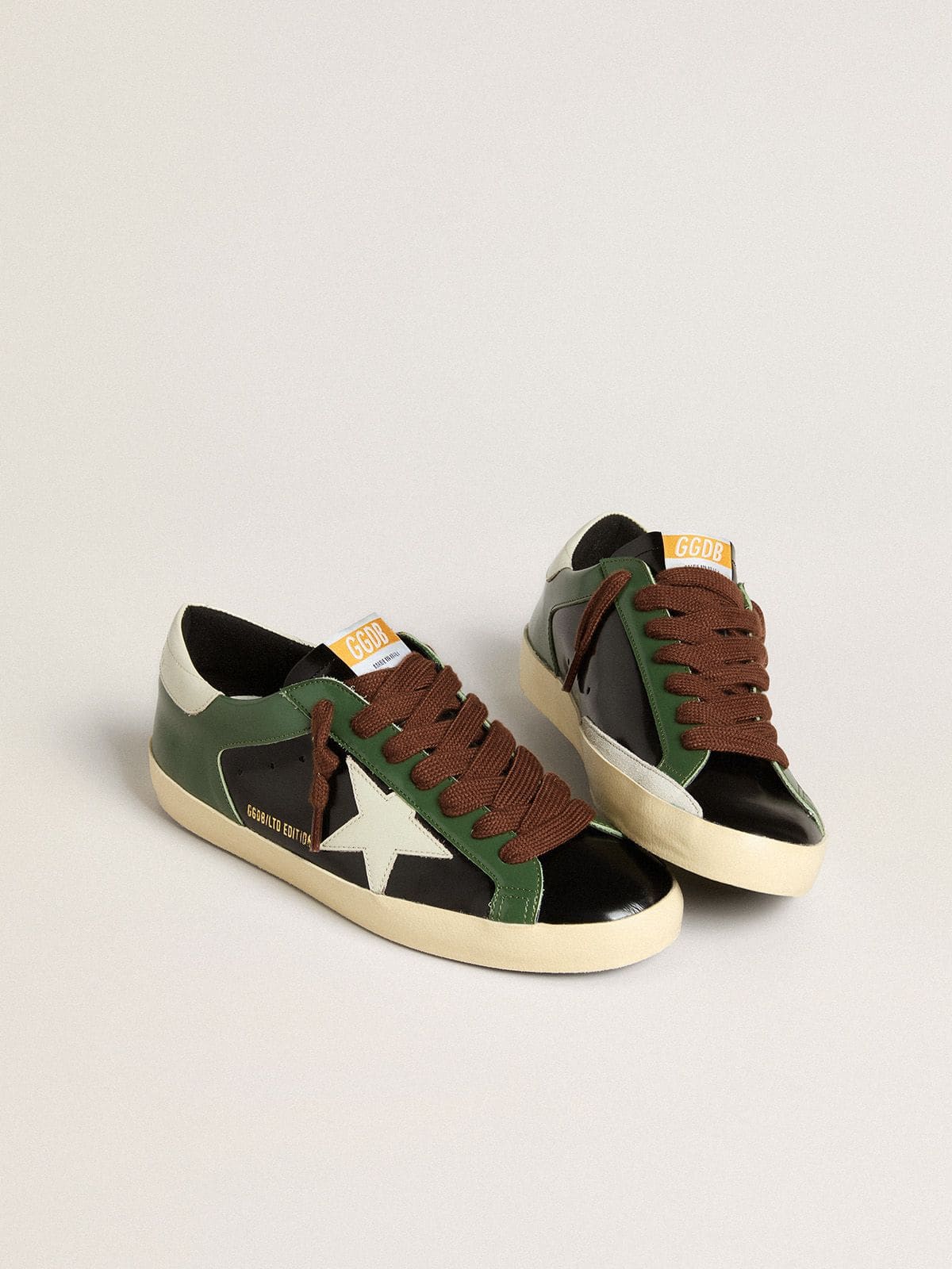 Golden Goose Men’s Super-Star LTD In Black Laminated Leather With White Leather Star And Heel Tab - Mind Türkiye