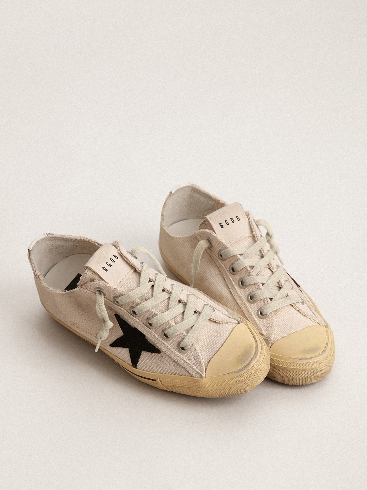 Golden Goose Men’s V-Star With Black Suede Star And Embroidered Lettering - Mind Türkiye