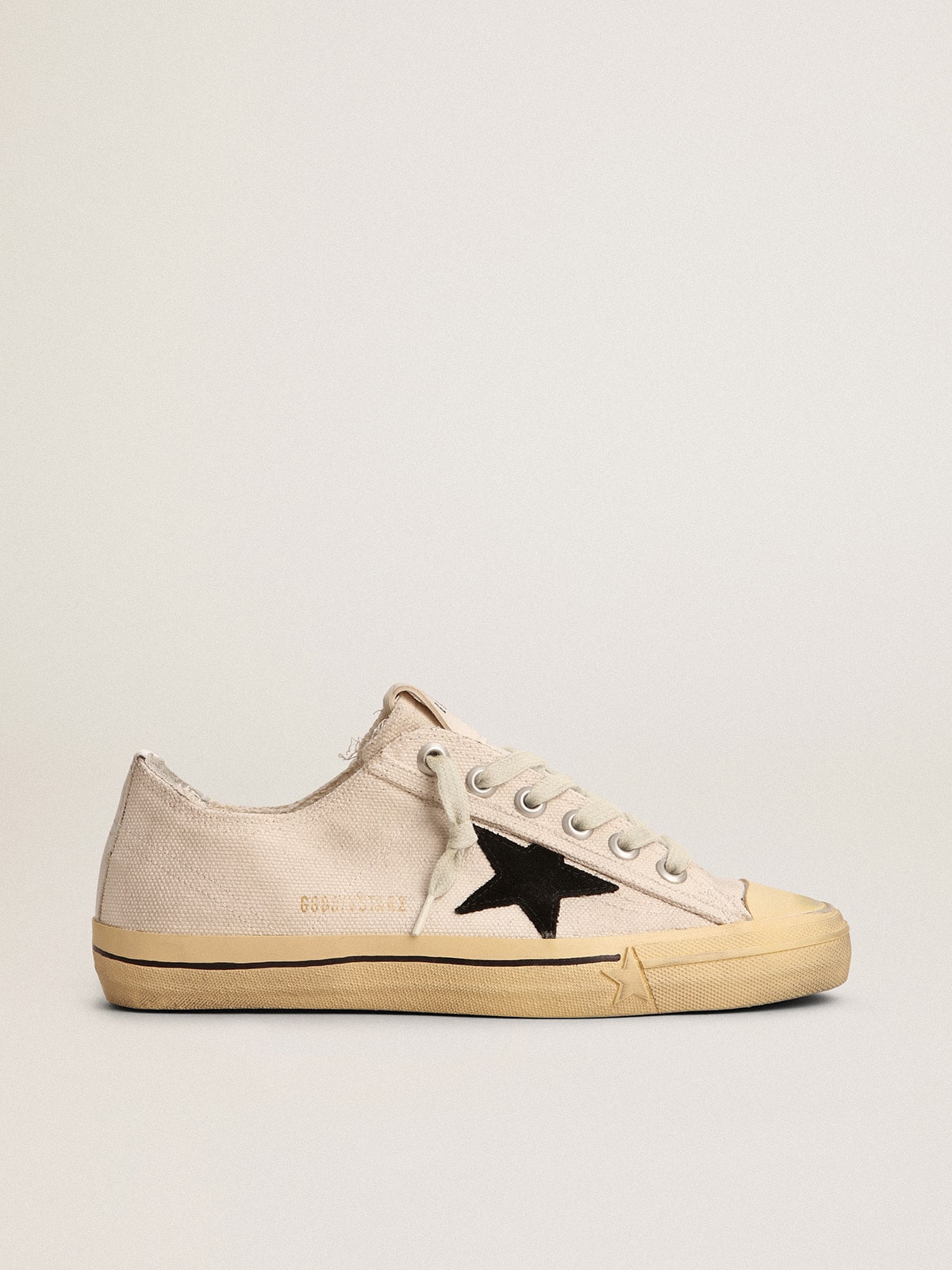 Golden Goose Men’s V-Star With Black Suede Star And Embroidered Lettering - Mind Türkiye