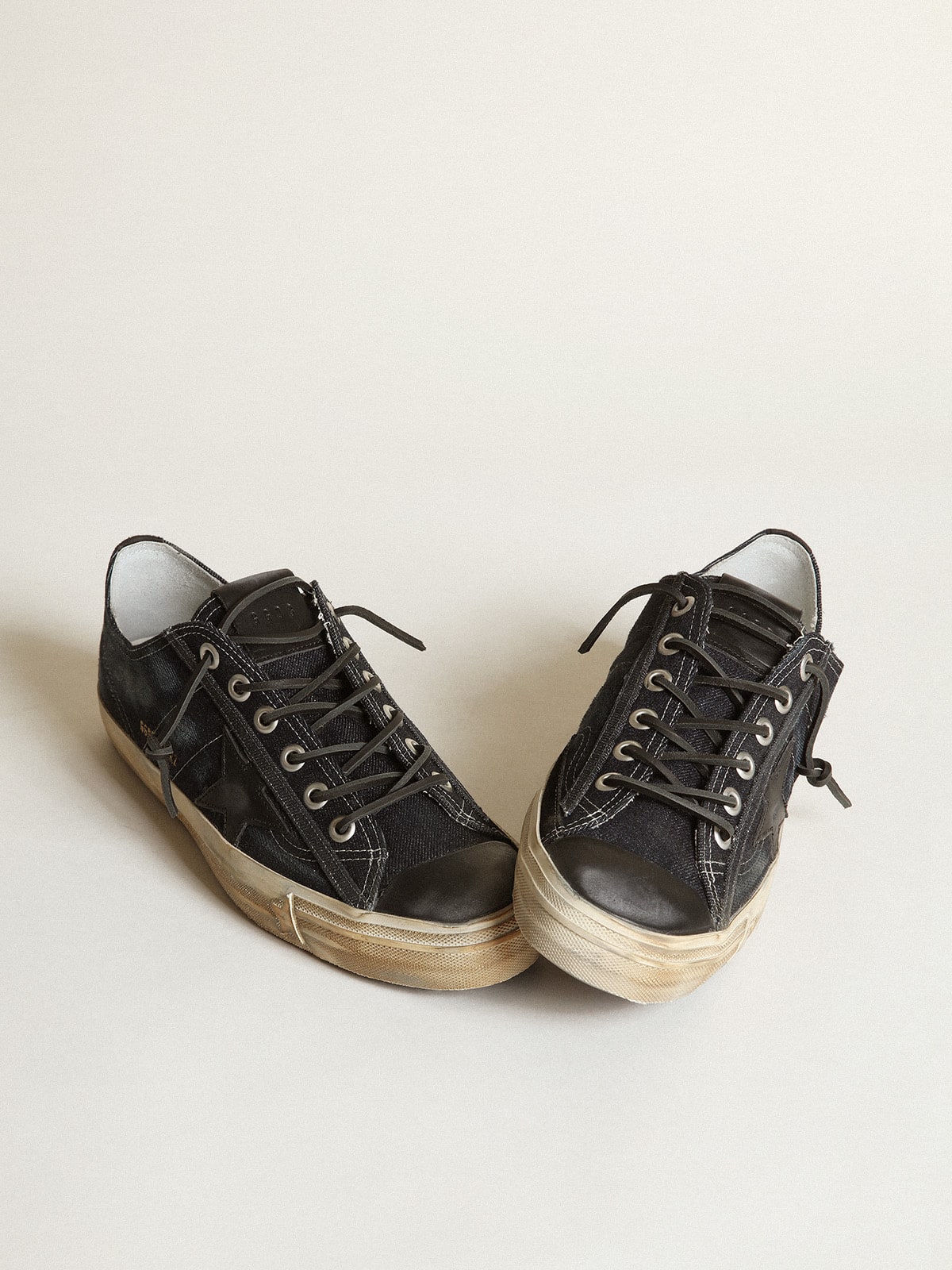 Golden Goose V-Star Sneakers In Midnight-Blue Denim With Black Leather Star And Toe - Mind Türkiye