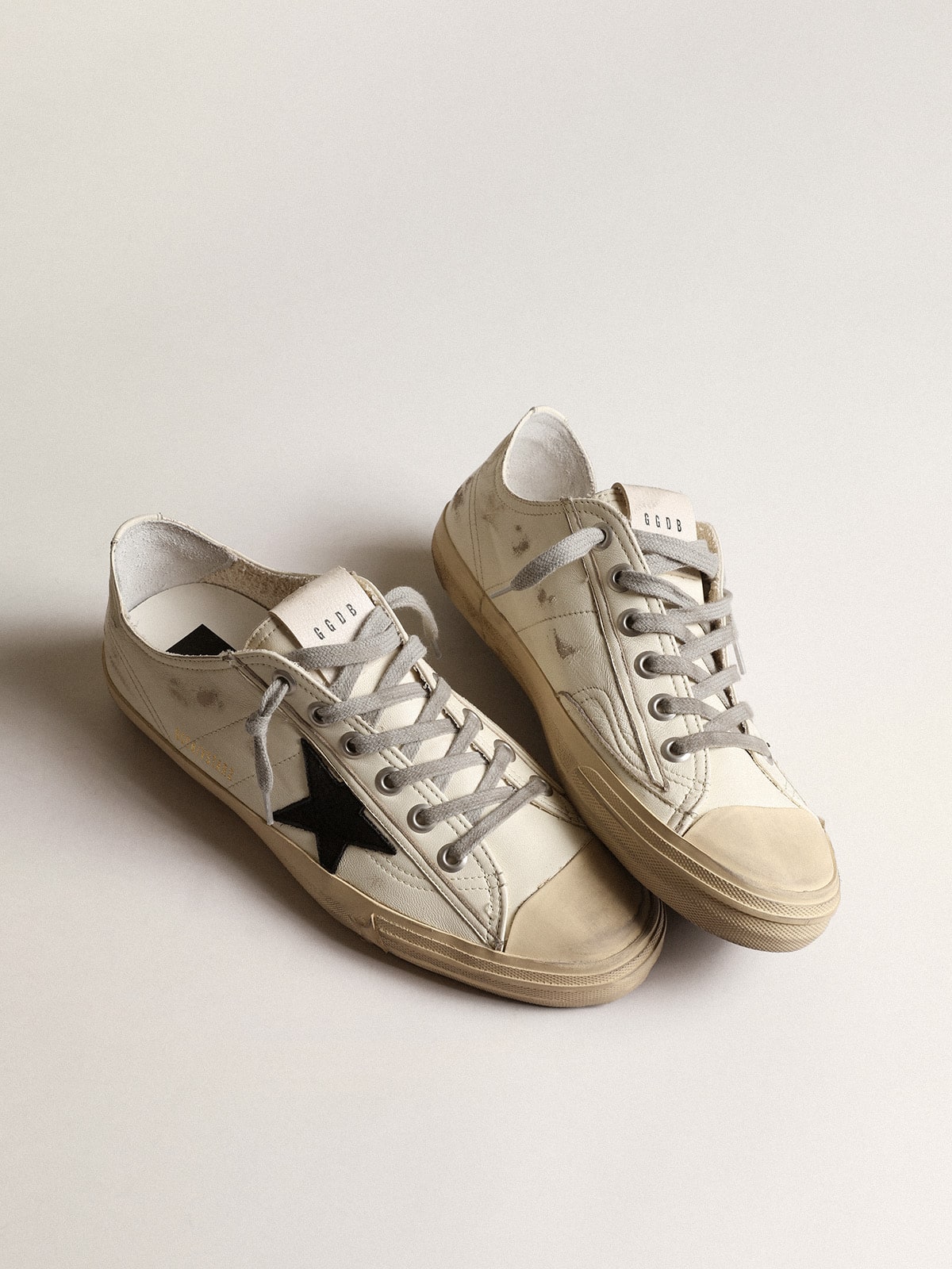 Golden Goose V-Star In Nappa Leather With Black Nubuck Leather Star - Mind Türkiye