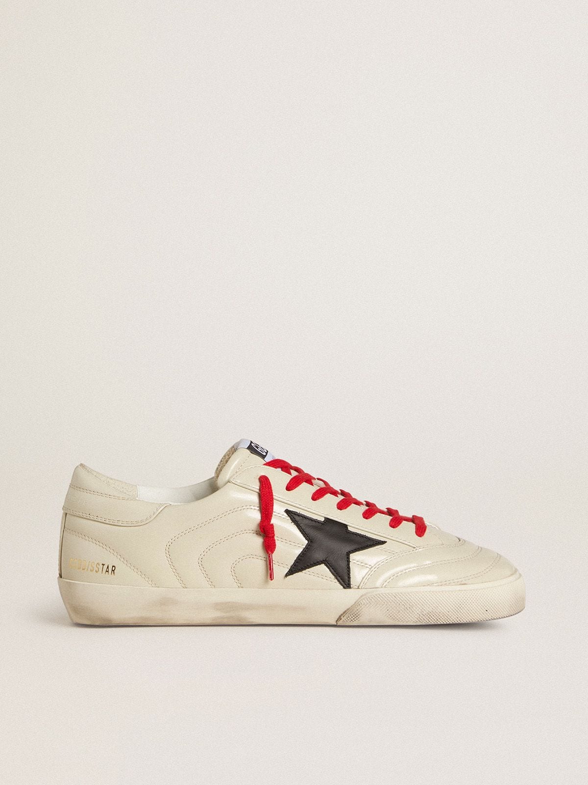 Golden Goose Men’s Super-Star In Glossy White Matelassé Leather With Black Leather Star - Mind Türkiye