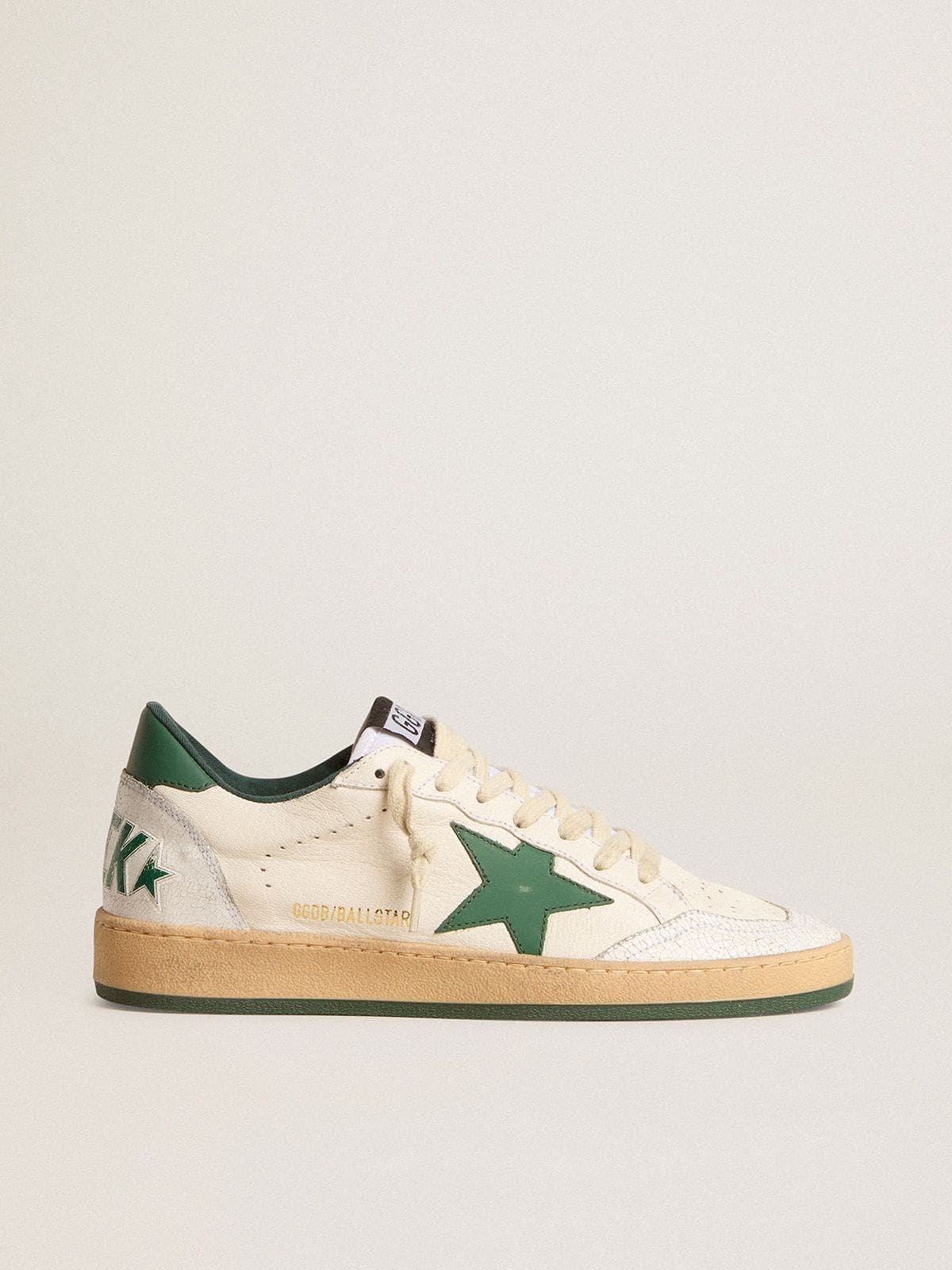 Golden Goose Women’s Ball Star Wishes In White Nappa Leather With Green Leather Star And Heel Tab - Mind Türkiye