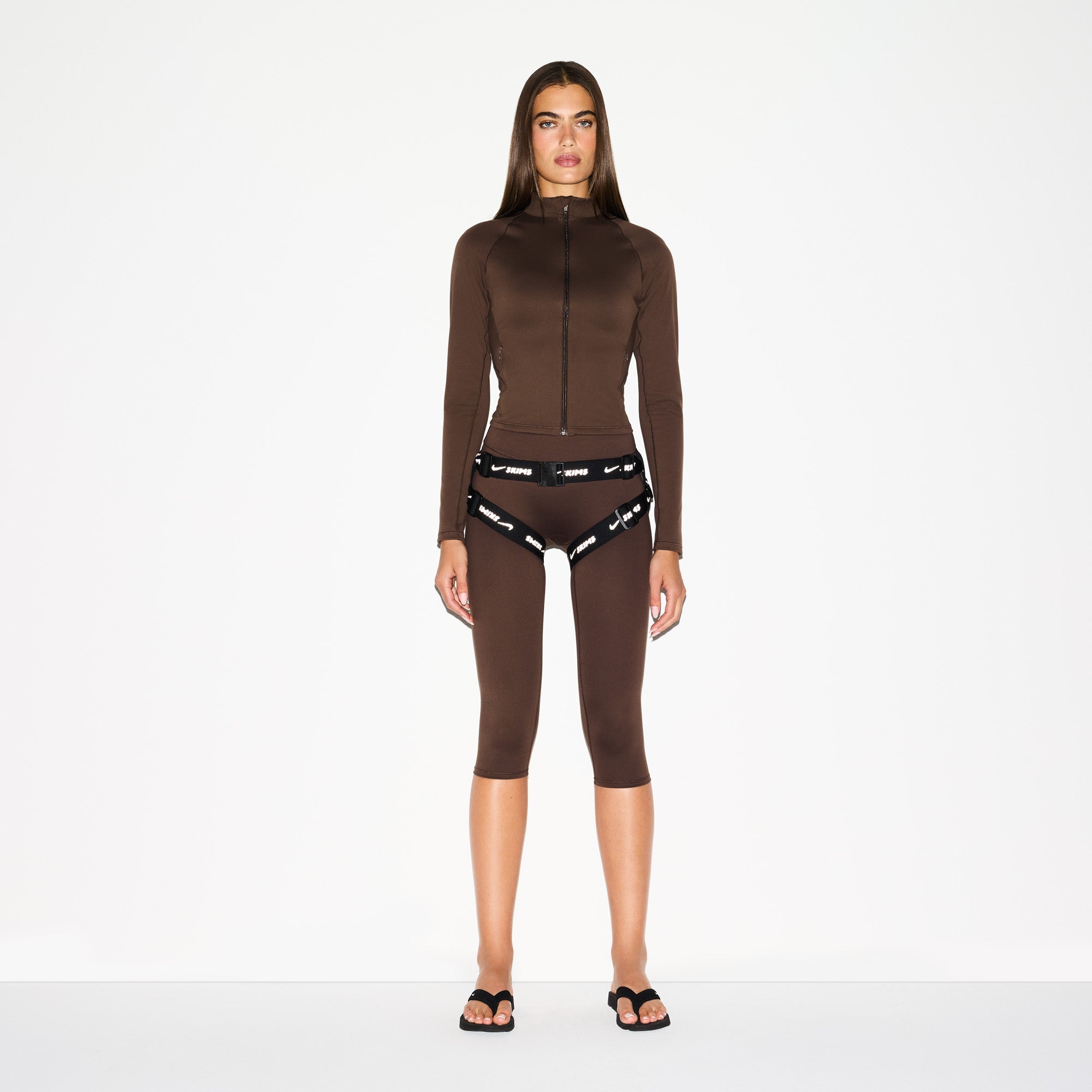 NikeSKIMS MATTE CROP 17″ LEGGING | DARK SEPIA - Mind Türkiye