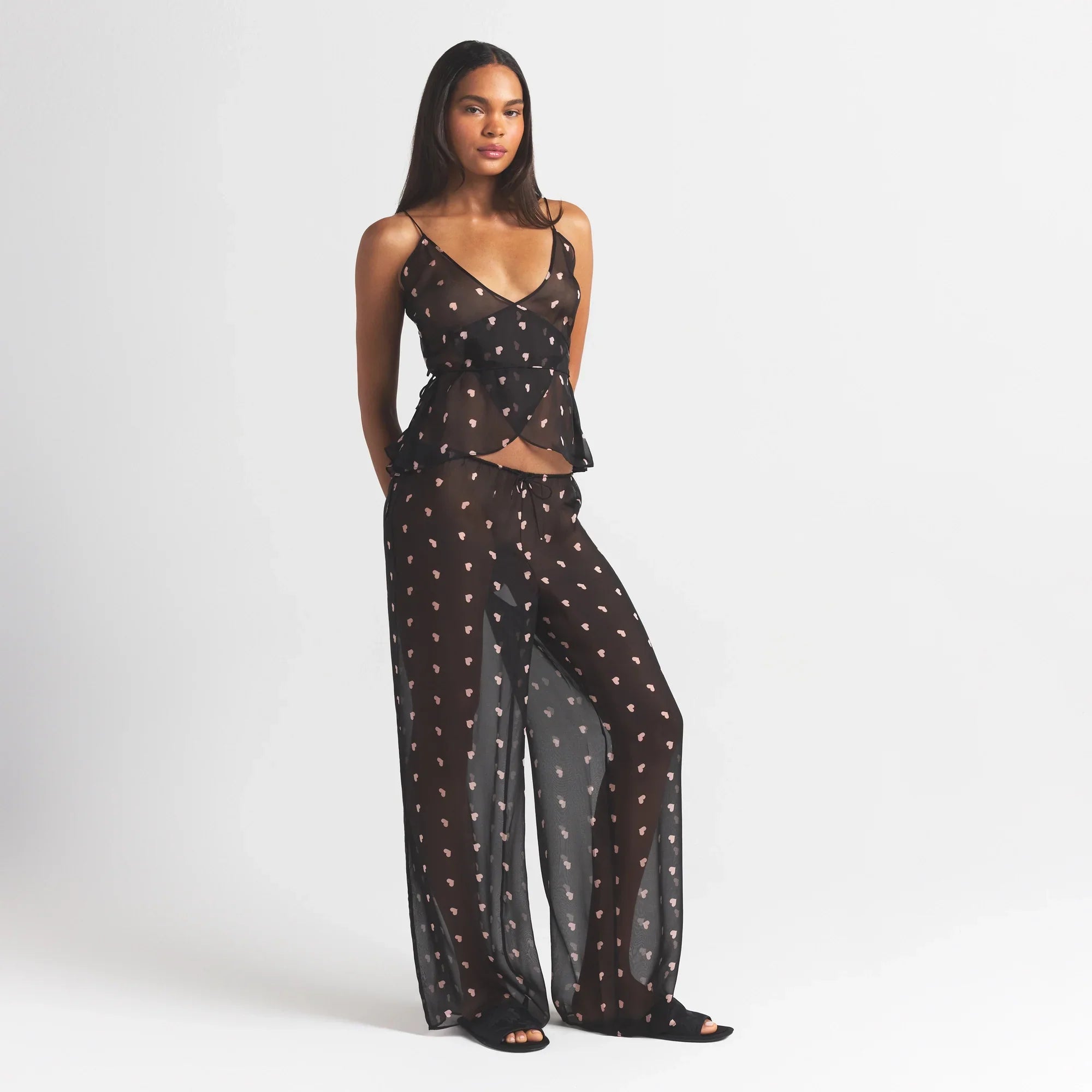 SKIMS ROMANCE WRAP CAMI TOP | OBSIDIAN SPACED HEARTS - Mind Türkiye